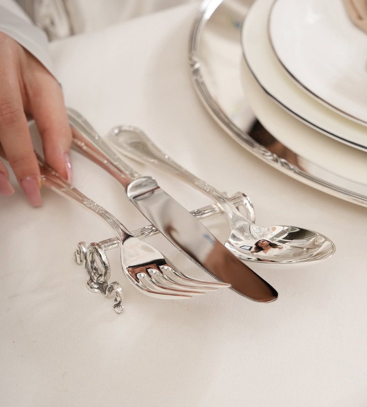 LOUISES ÇATAL BIÇAK STAND