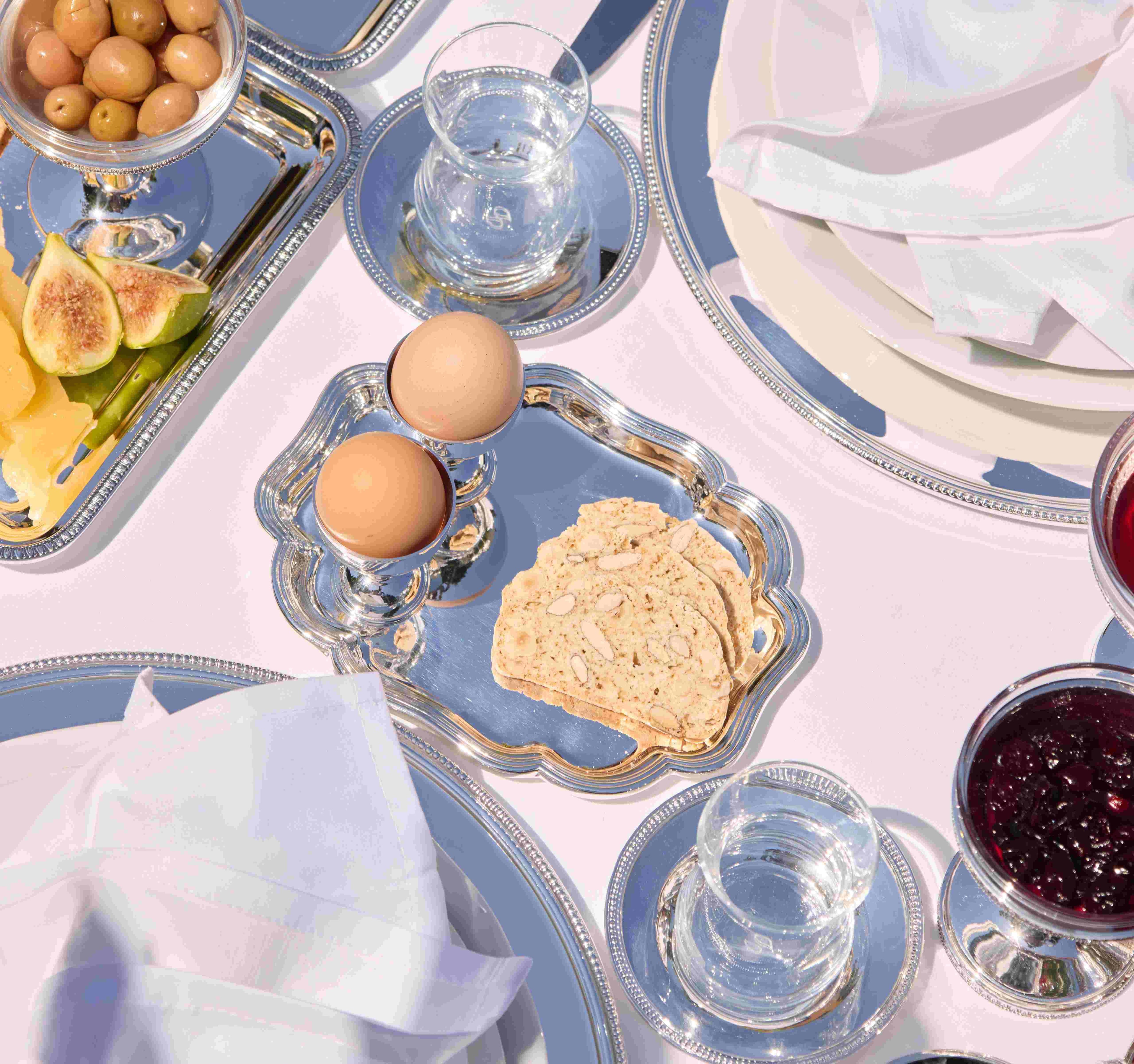 ÈCLAT KÖŞELİ TEPSİ İLE İKİ ADET YUMURTALIK