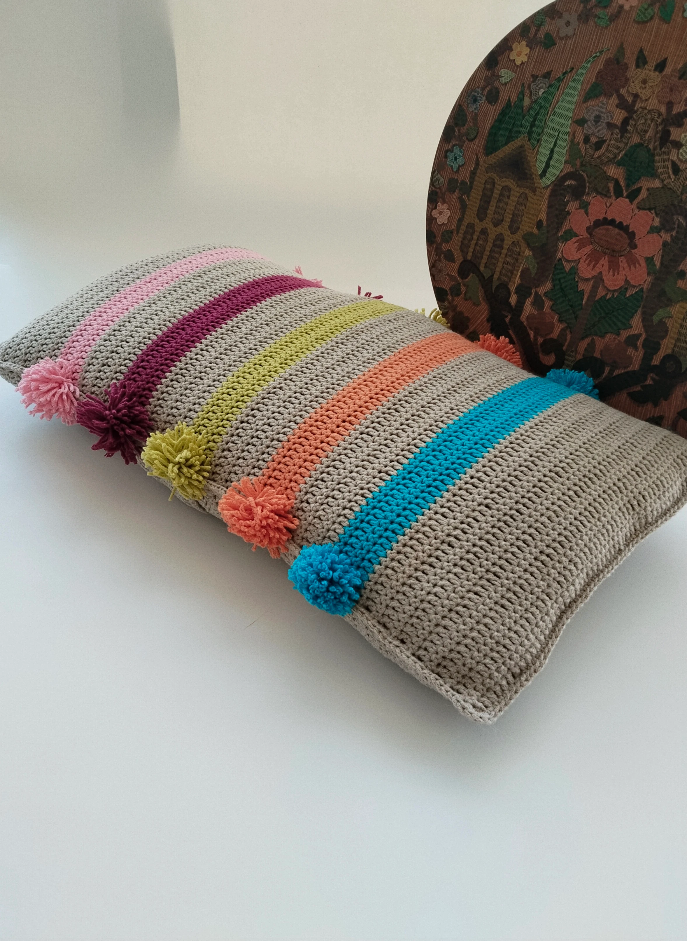 Ponponlu Uzun Kırlent