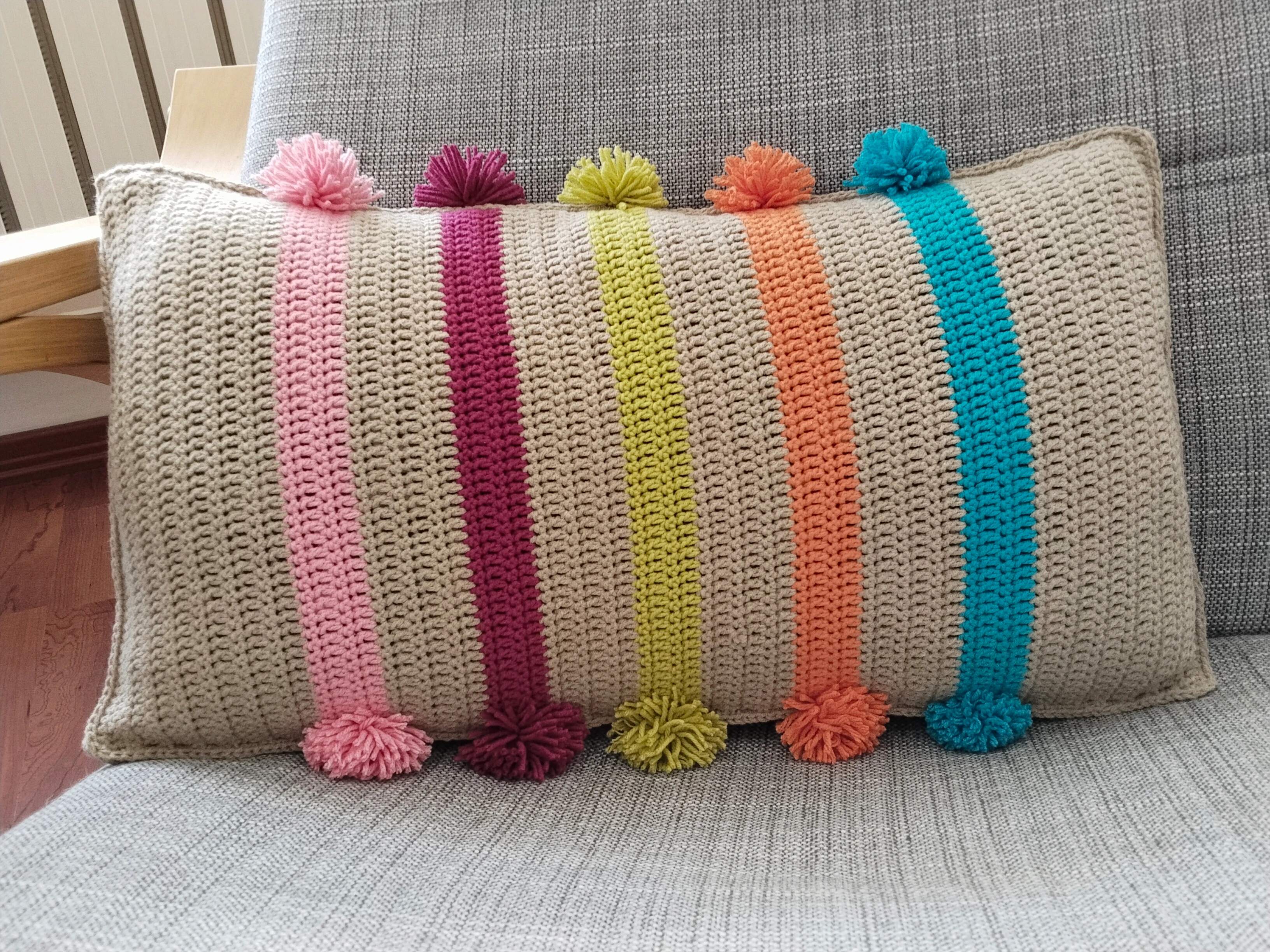 Ponponlu Uzun Kırlent