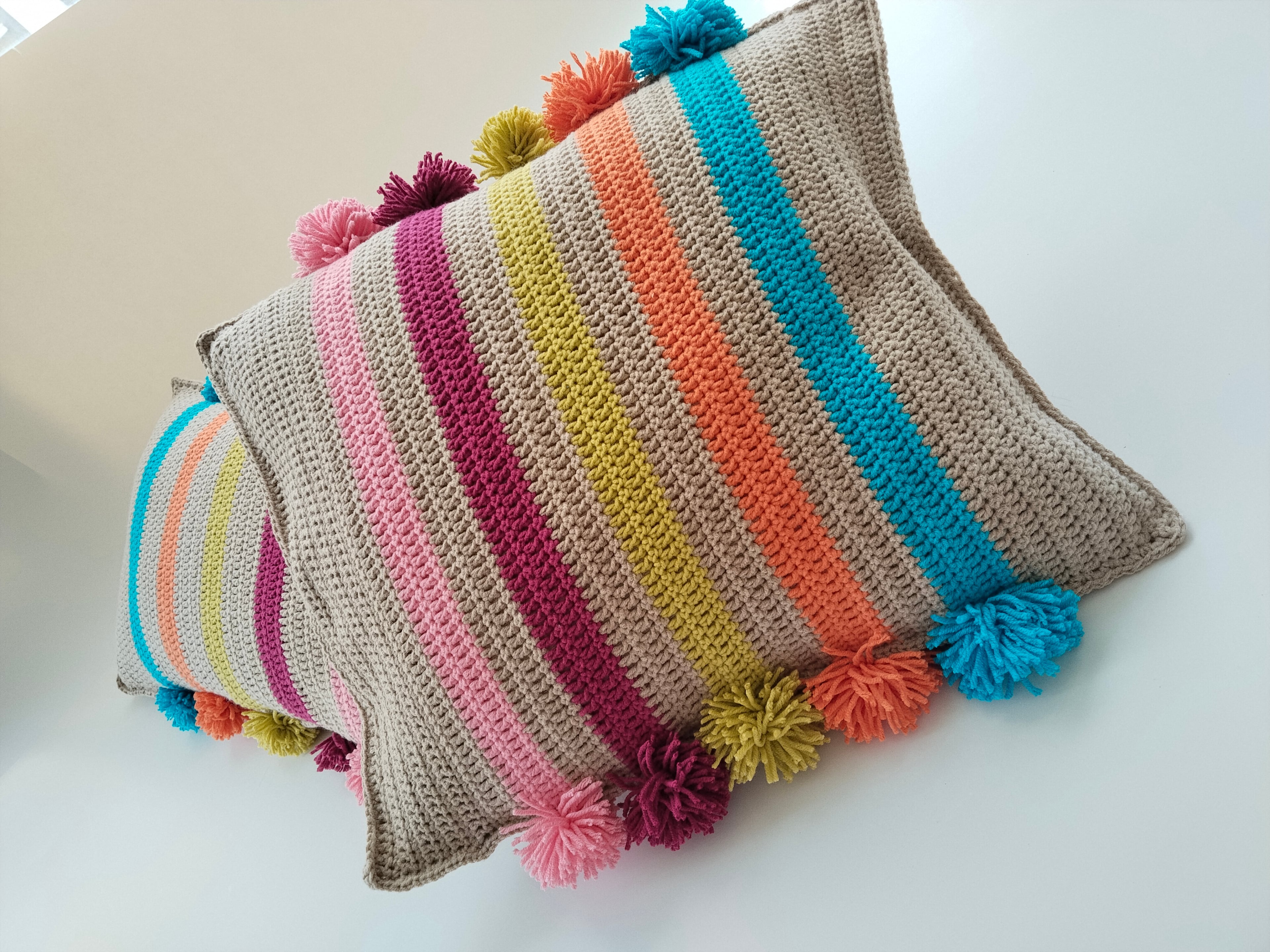 Ponponlu Kare Kırlent