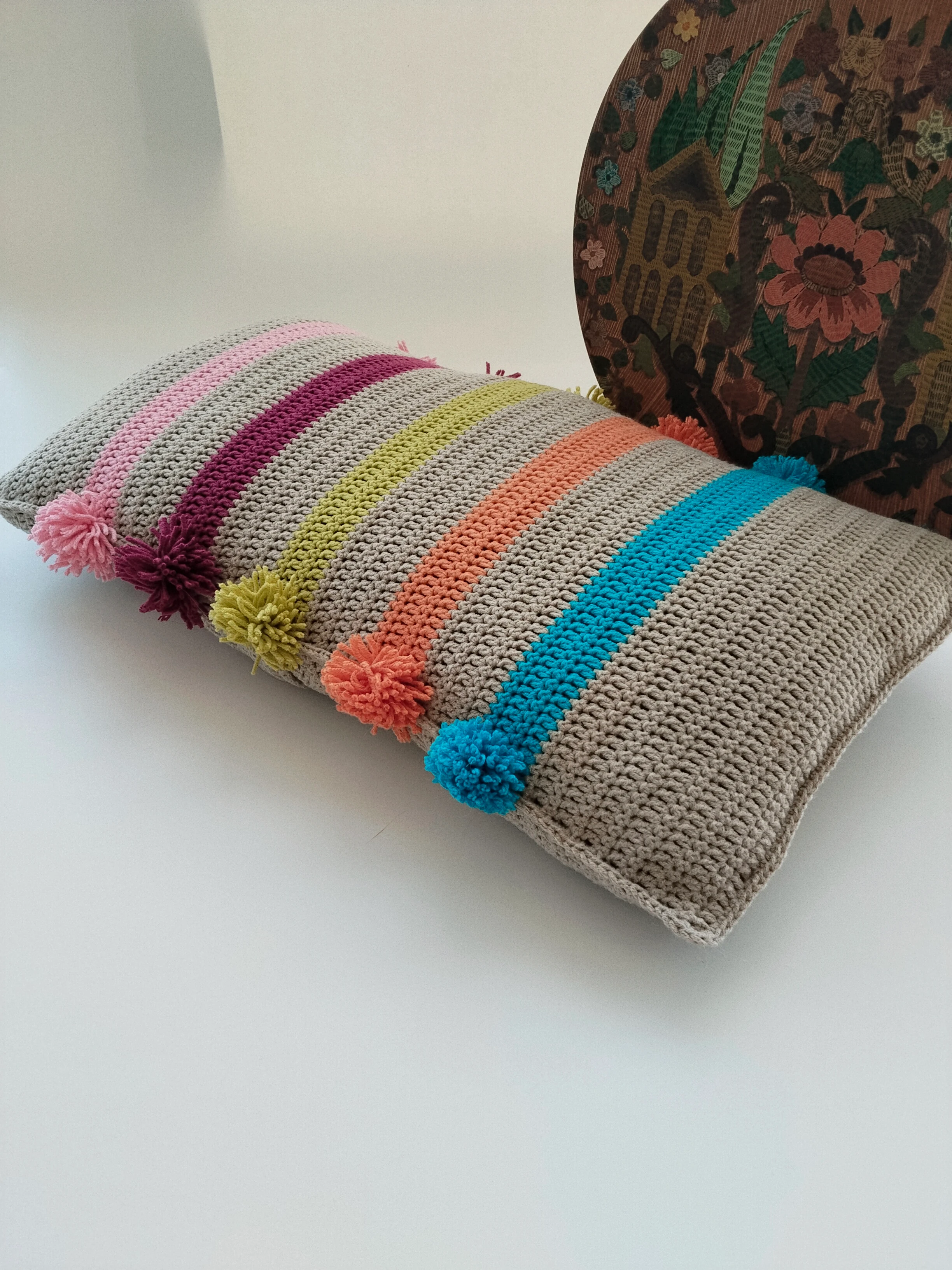 Ponponlu Uzun Kırlent