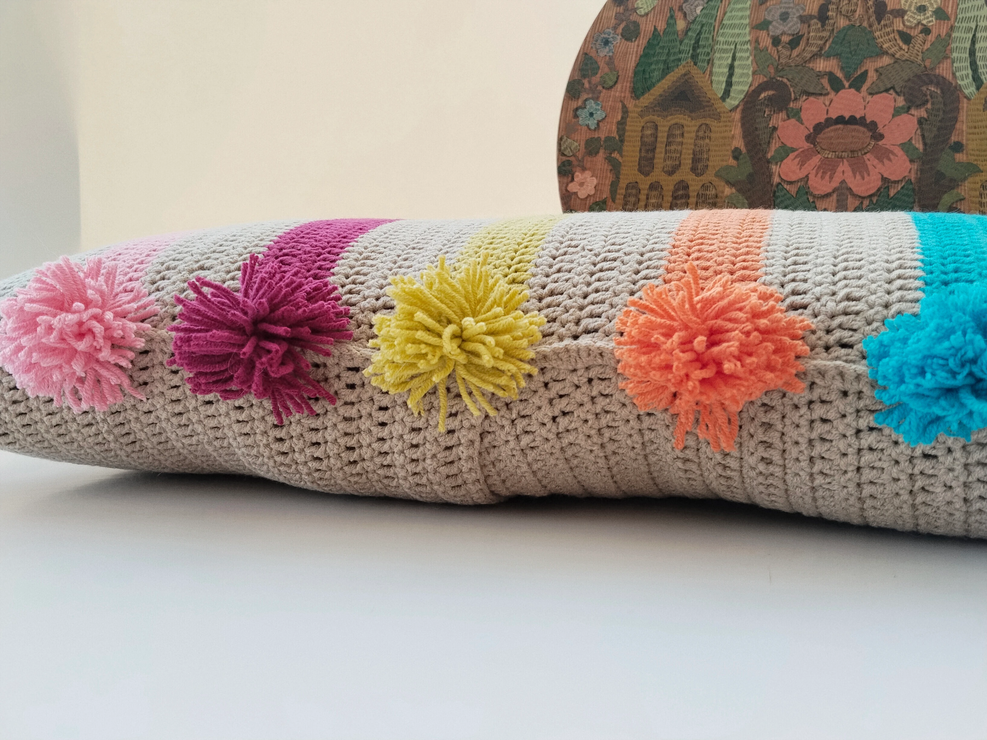 Ponponlu Uzun Kırlent