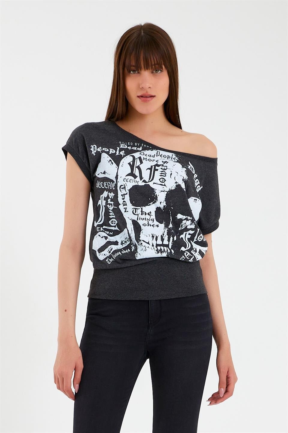 Kadın Kuru Kafa Baskılı Geniş Yakalı T-shirt  Antrasit