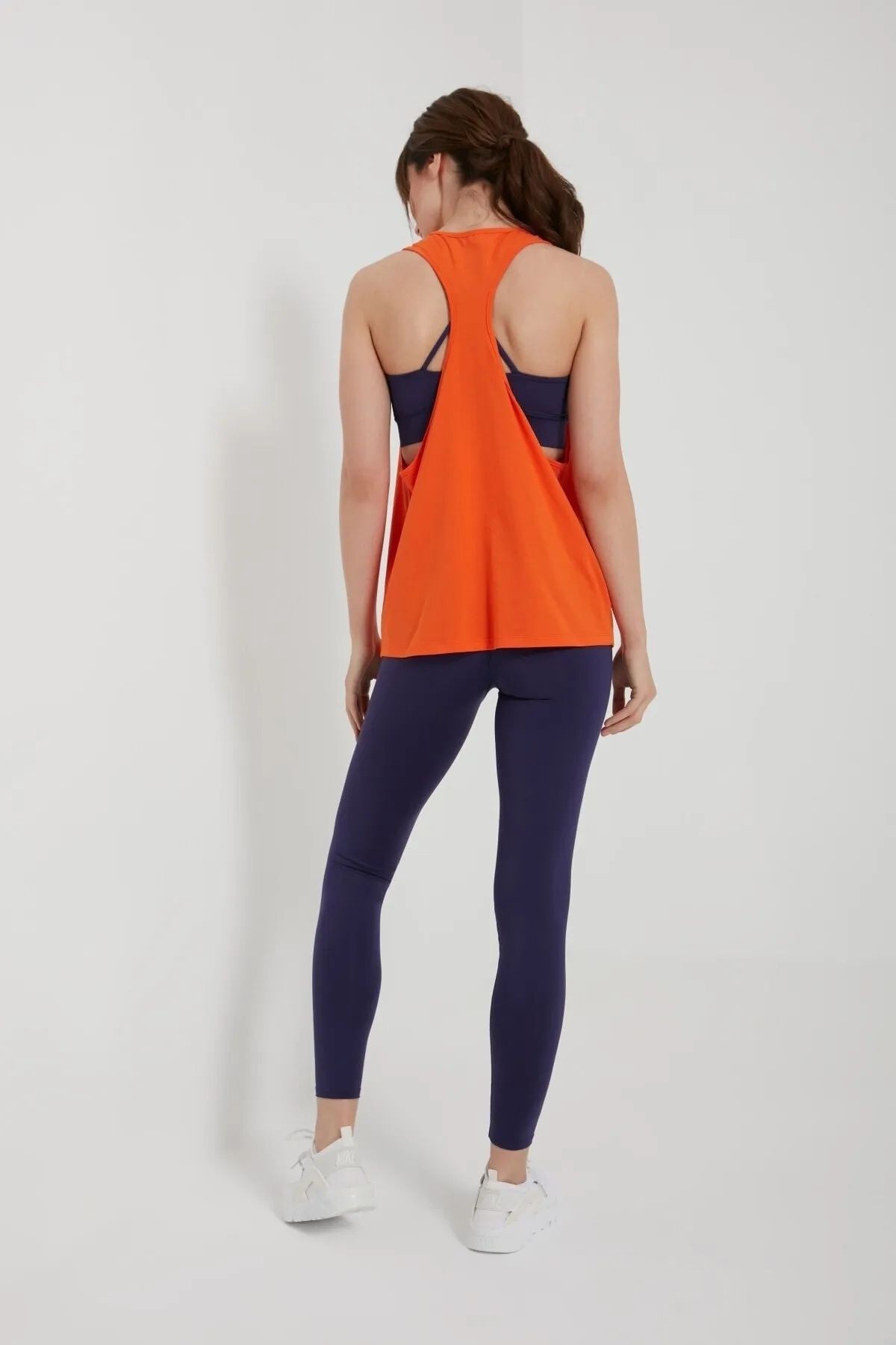 Kadın Oversize Sırt Detaylı Sporcu Atlet Turuncu