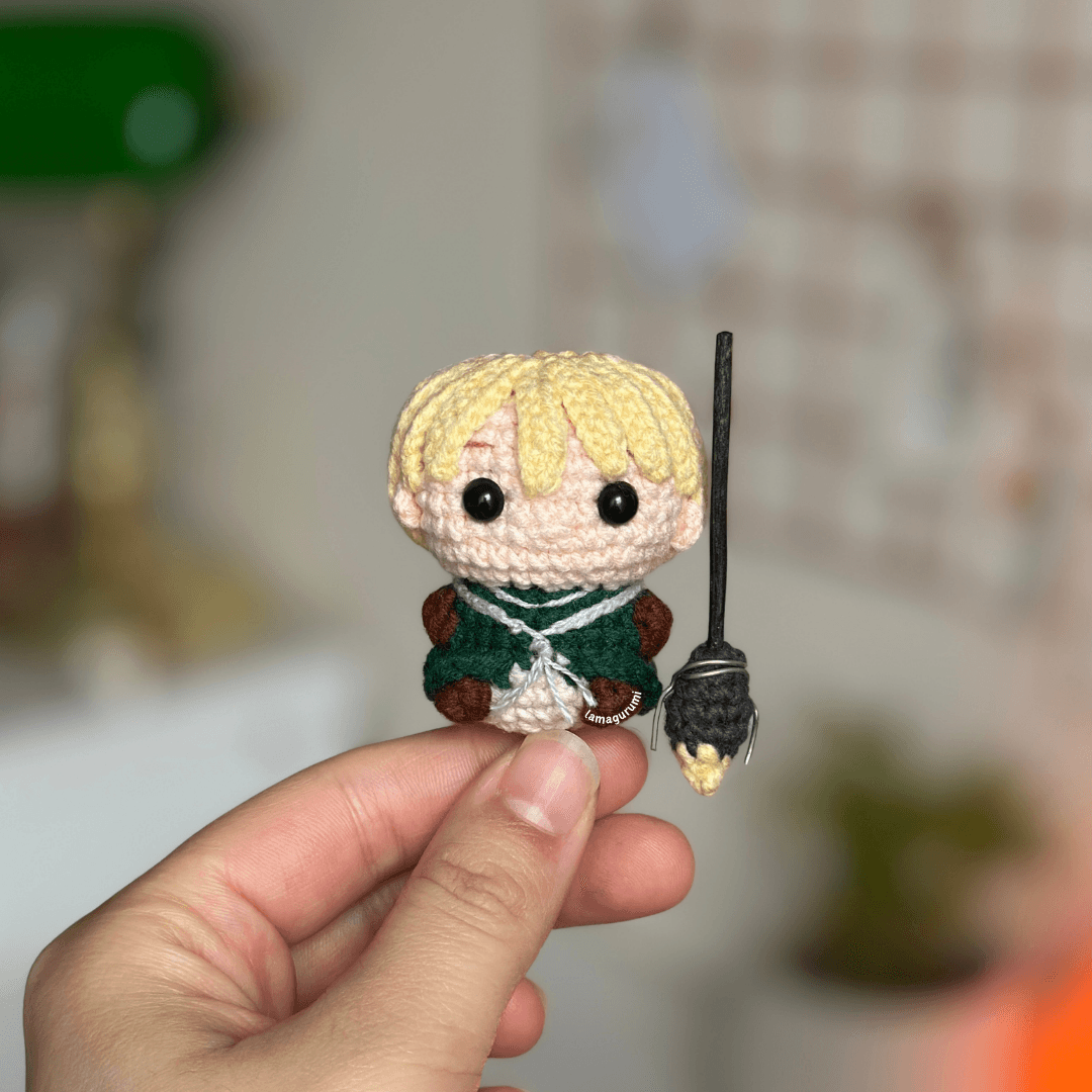 Crochet Pattern for Magical Sports Uniform & Broomsticks Amigurumi (Please read the second image carefully)(PDF) (English)