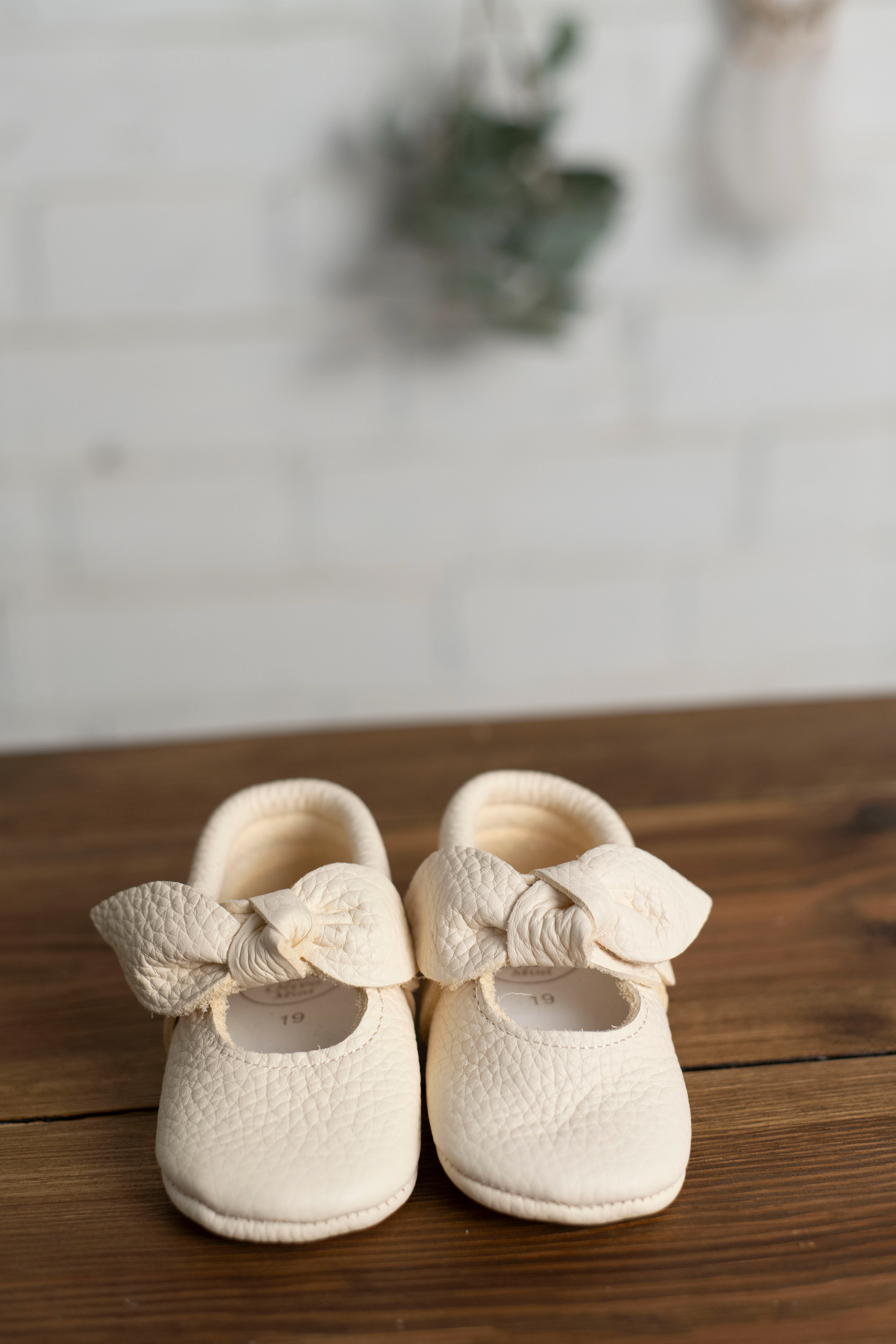 Yeni Doğan Bebek Deri Krem Kurdeleli Kız Ayakkabı