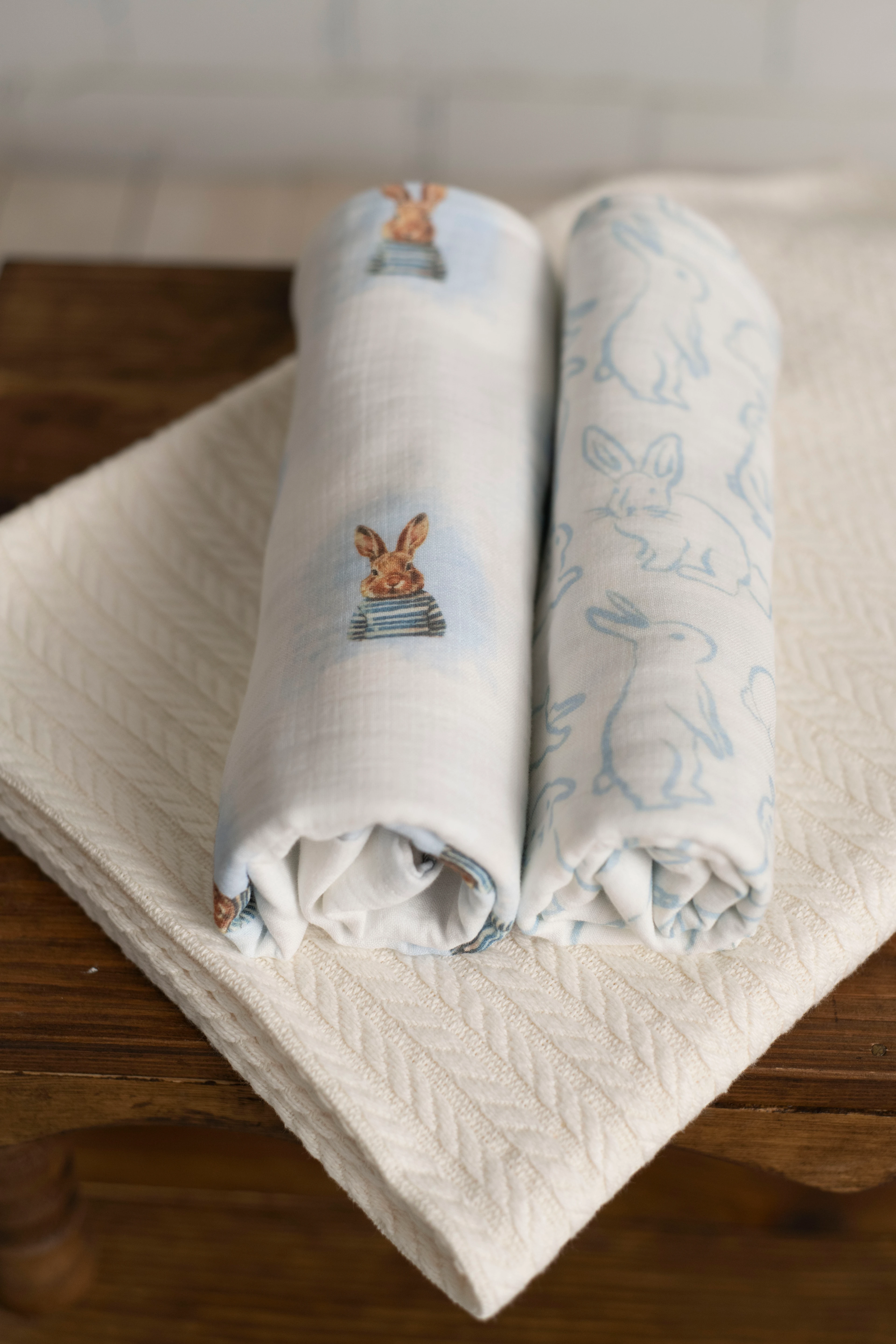 2 Kat Müslin Örtü + Pike Seti - Krem Pike + Mavi Tavşan