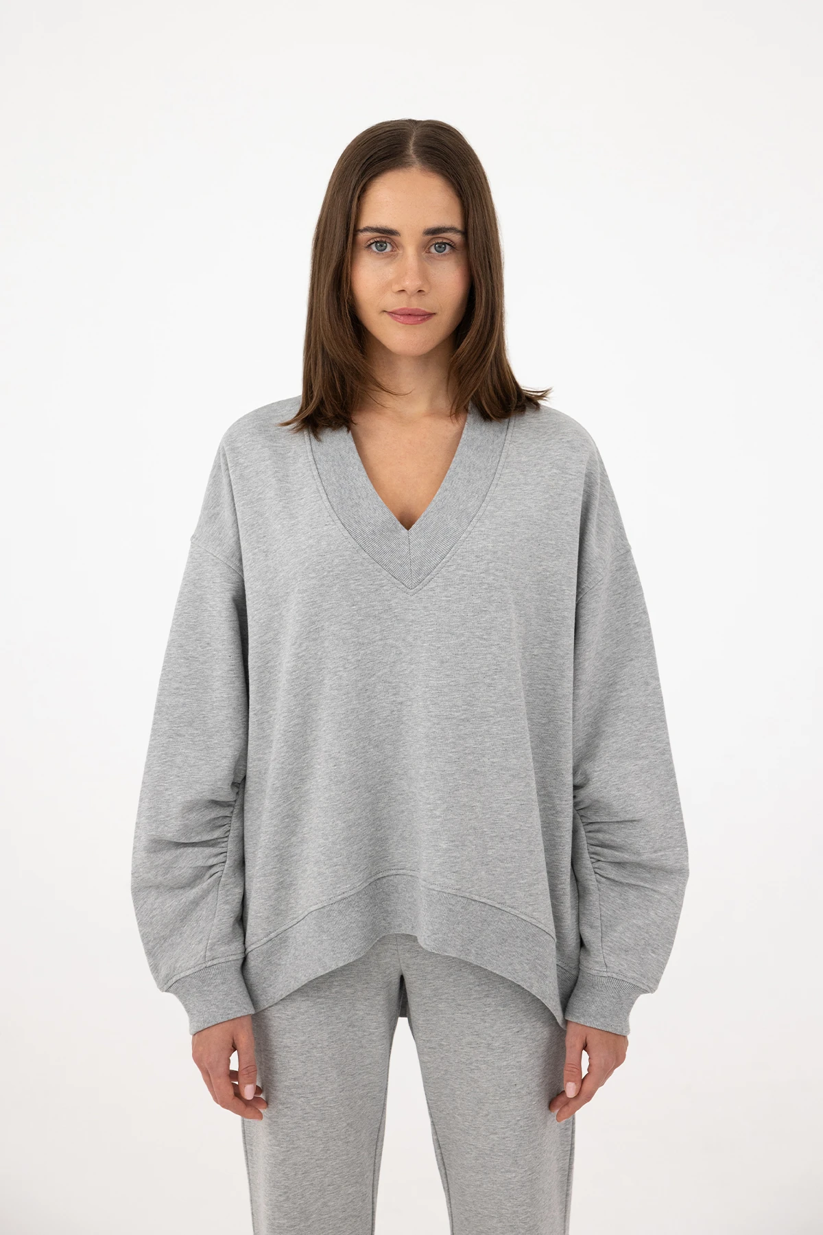 KOLU BÜZGÜLÜ V YAKA SWEATSHIRT
