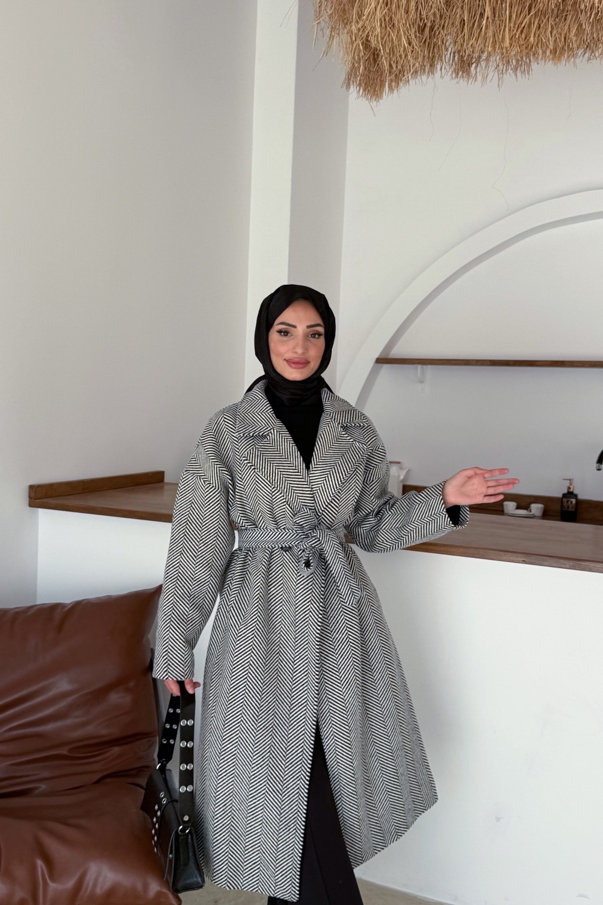 Efide Astarlı Kaşe Kaban | Siyah