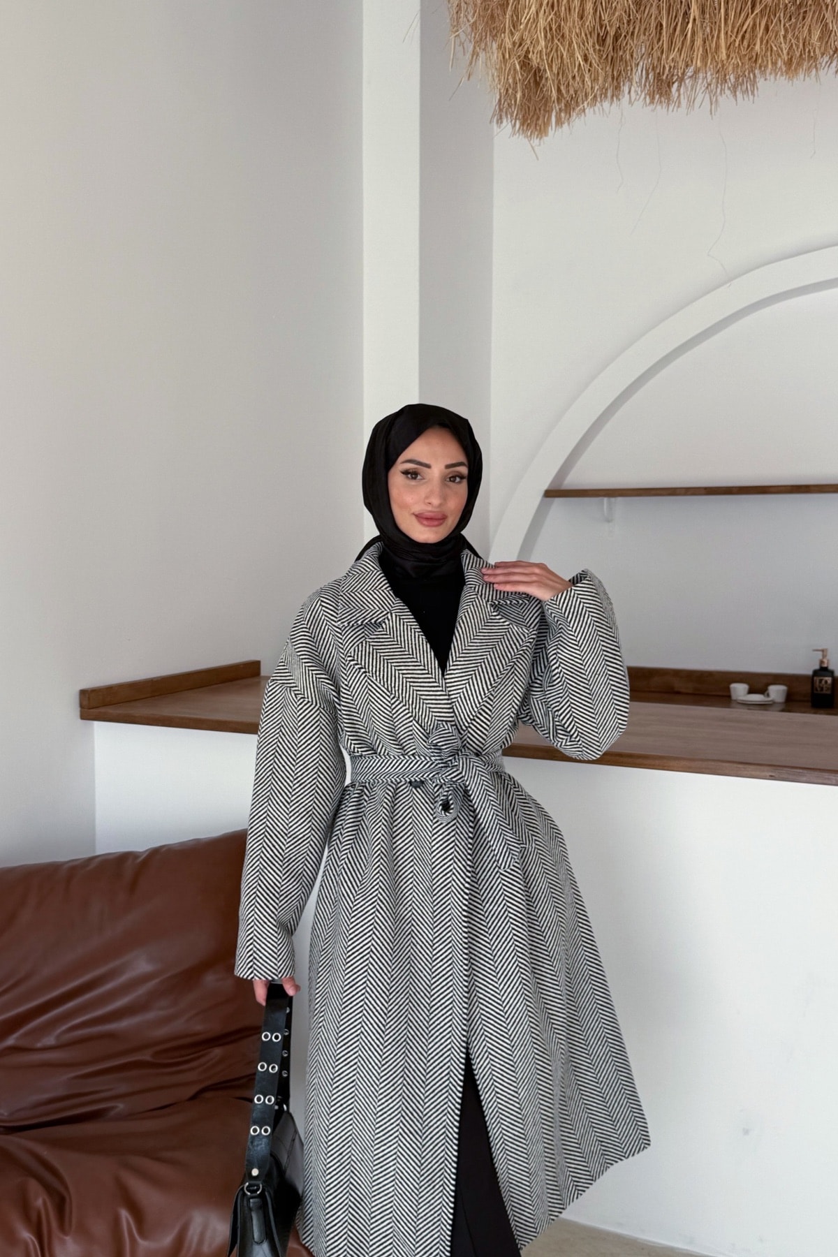 Efide Astarlı Kaşe Kaban | Siyah