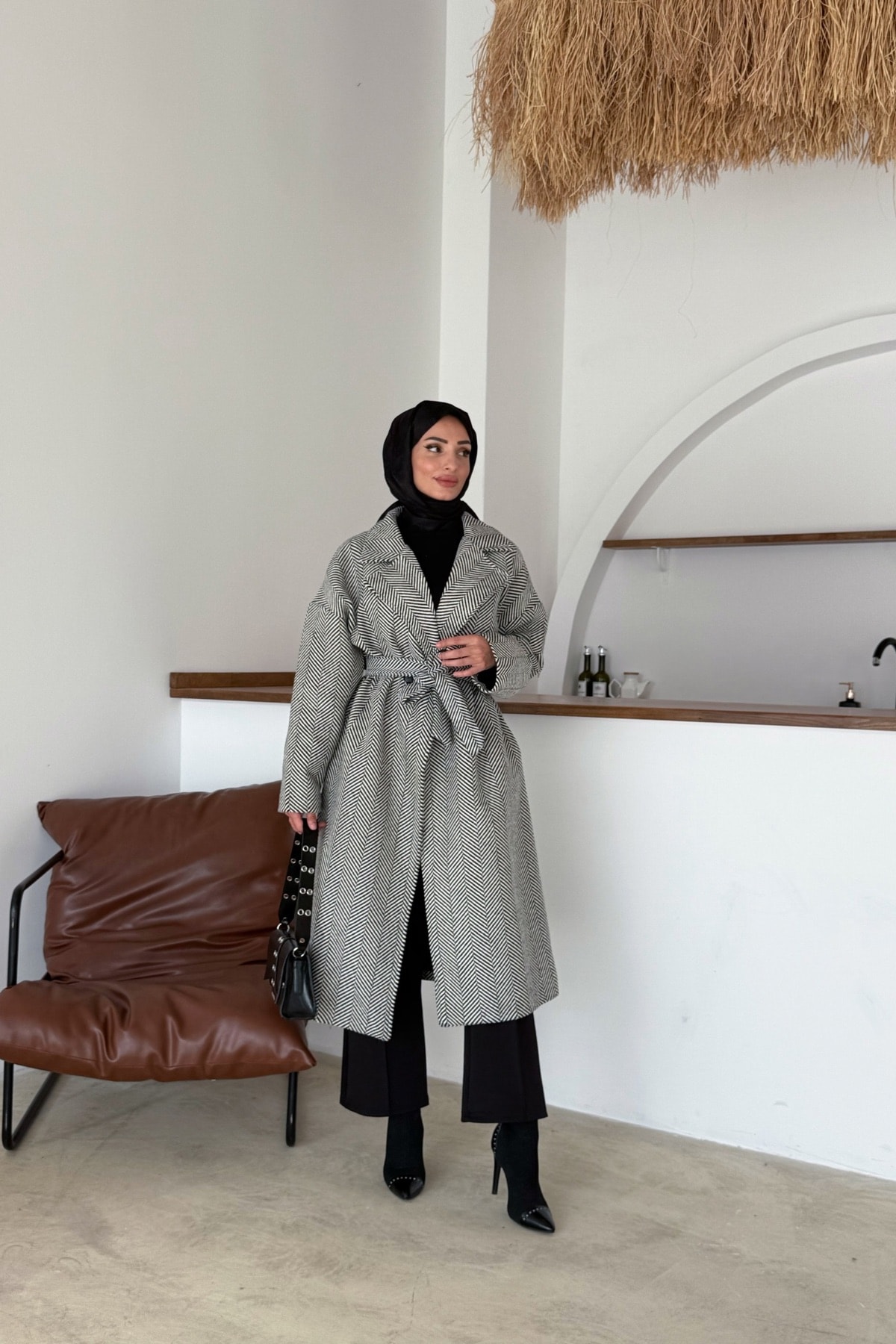 Efide Astarlı Kaşe Kaban | Siyah
