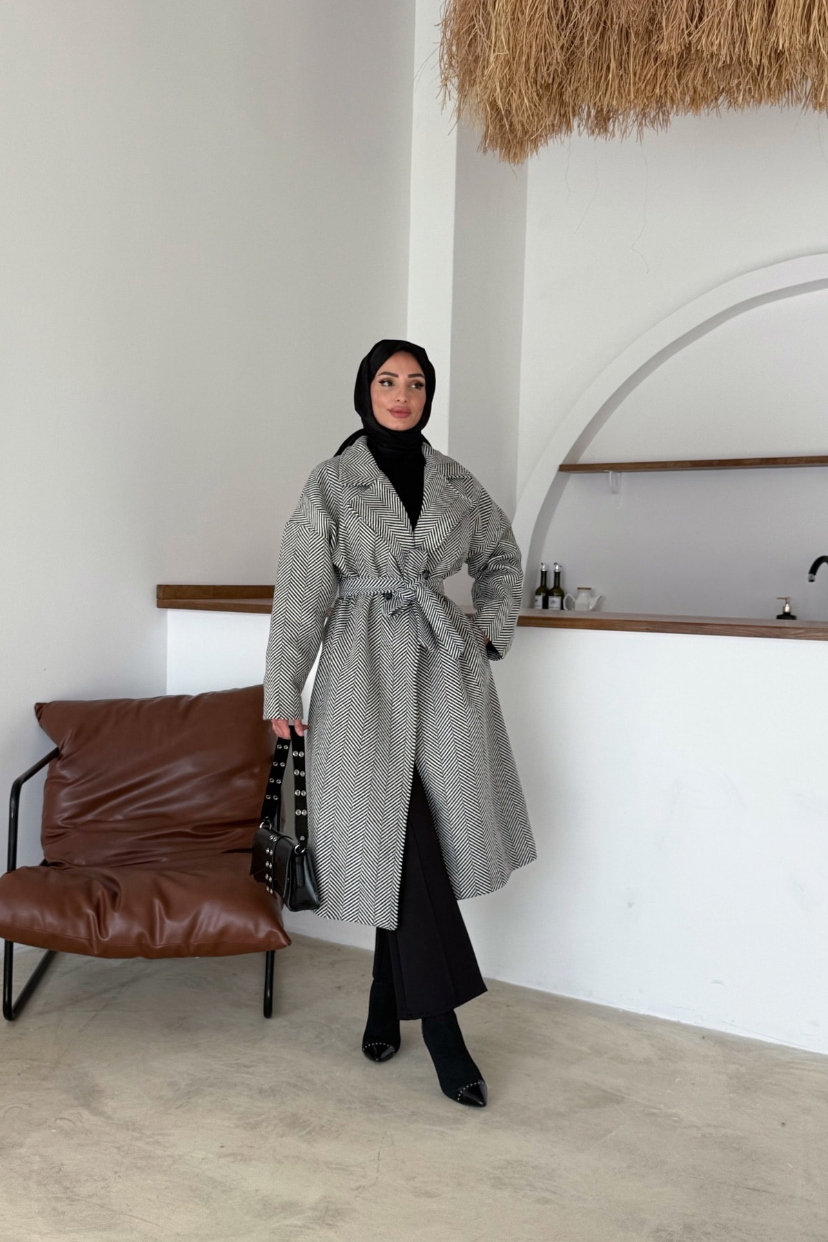 Efide Astarlı Kaşe Kaban | Siyah