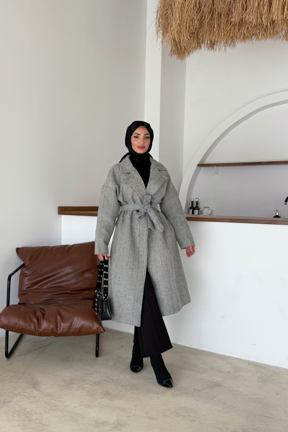 Efide Astarlı Kaşe Kaban | Siyah
