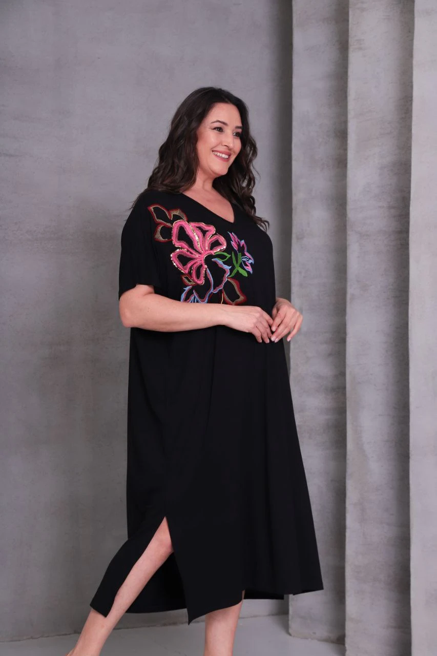 Büyük Beden Nakış ve Pul Payet İşleme Detaylı Elbise