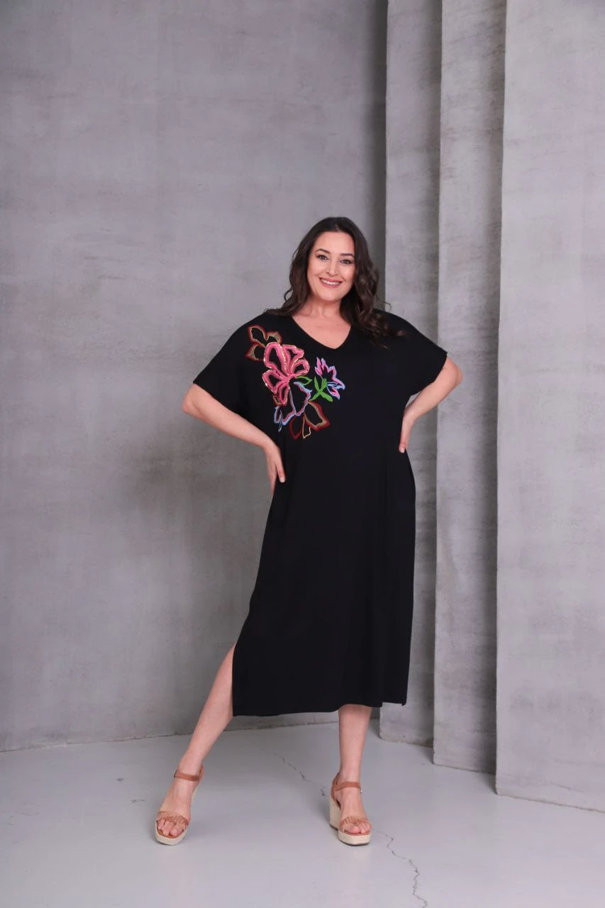 Büyük Beden Nakış ve Pul Payet İşleme Detaylı Elbise