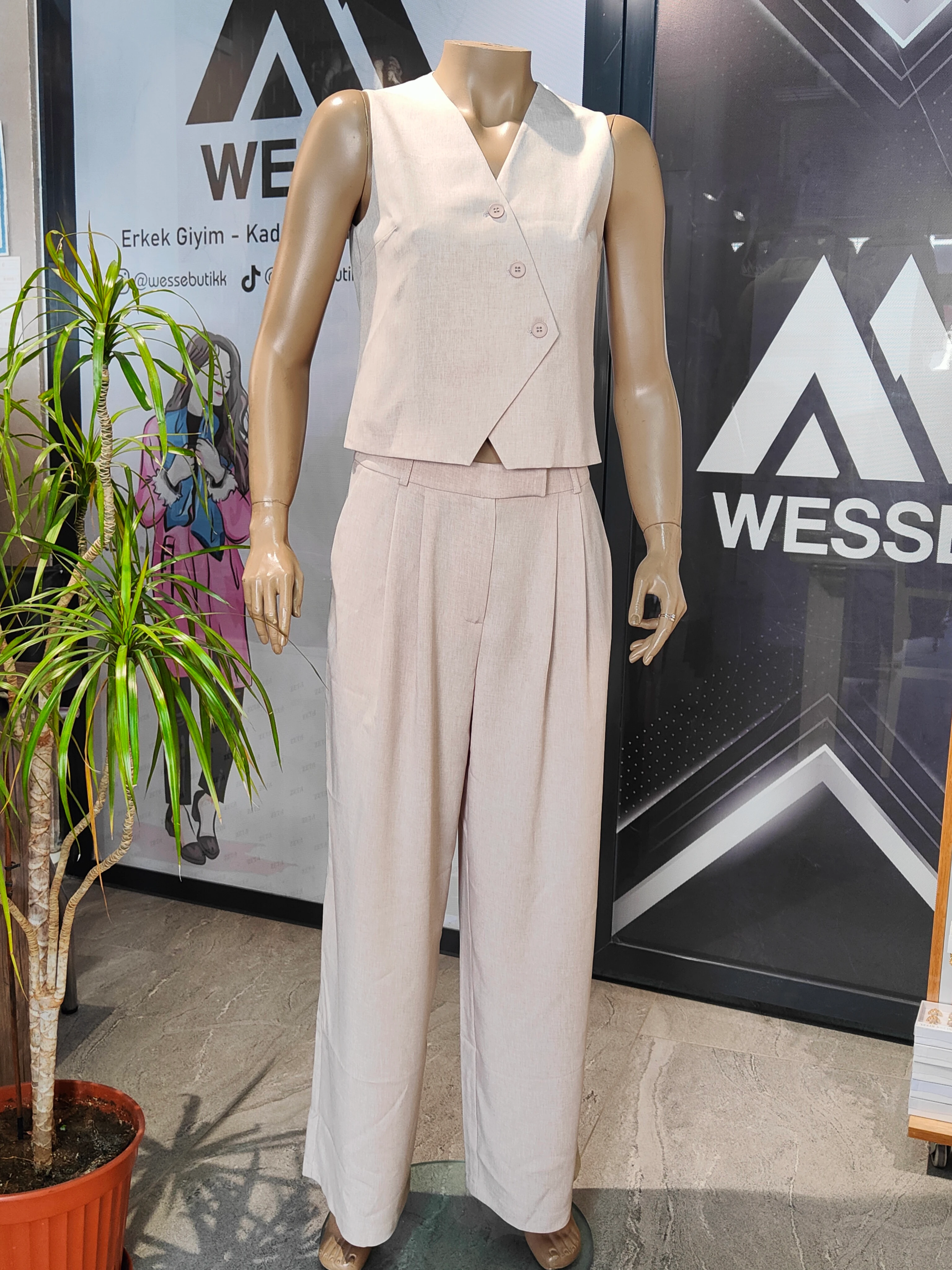 Çapraz Düğme Yelekli İkili Takım