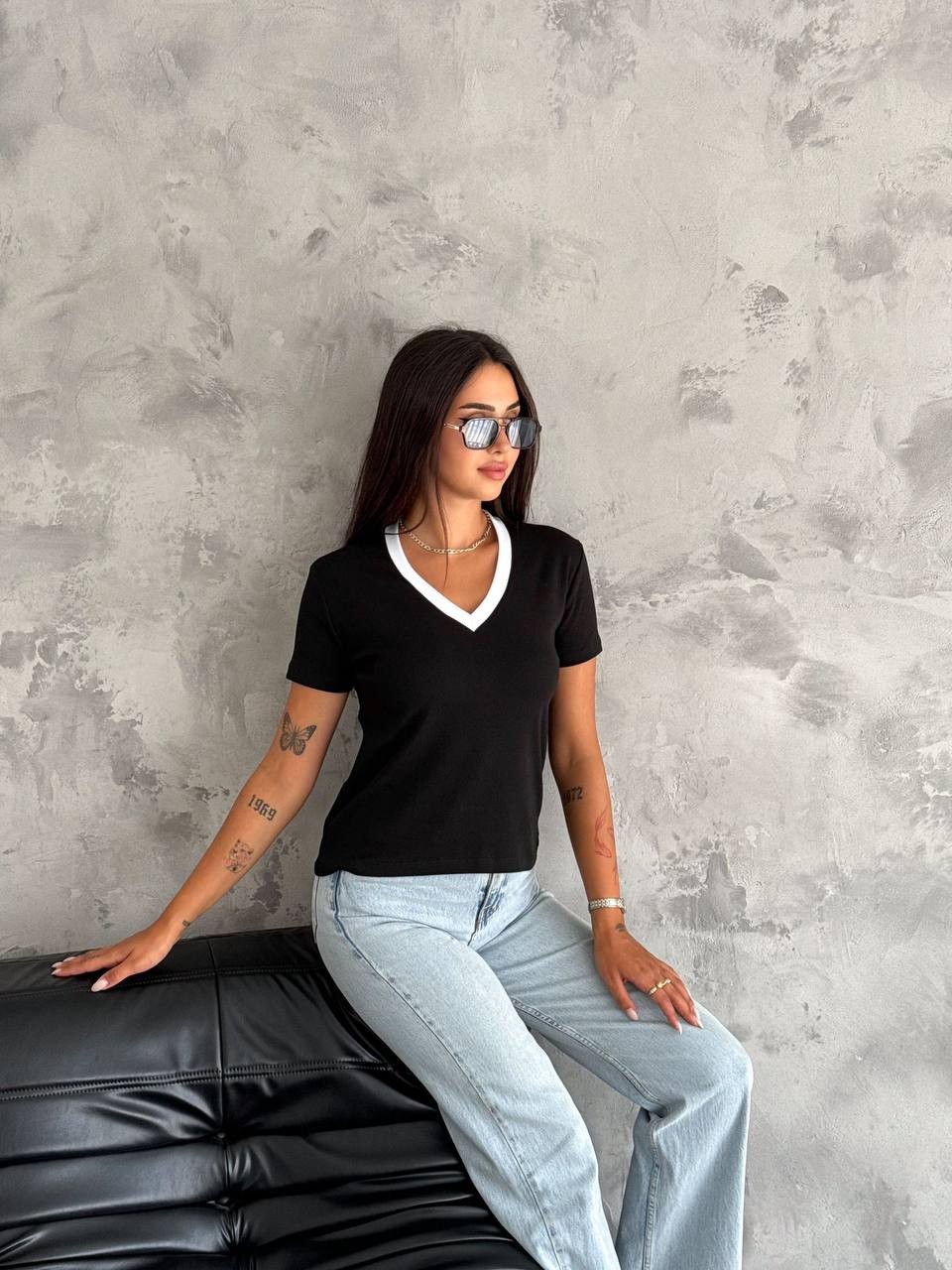V Yaka Garni T-Shirt