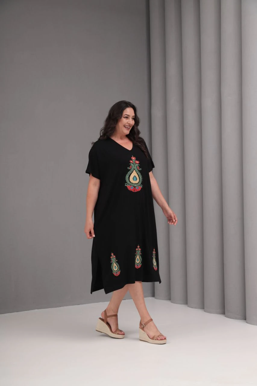 Büyük Beden Nakış İşleme Detaylı Elbise