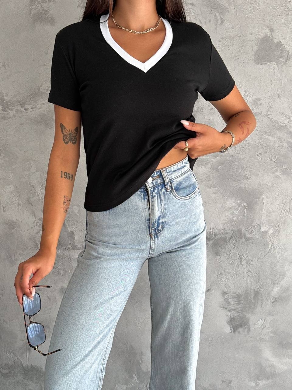 V Yaka Garni T-Shirt