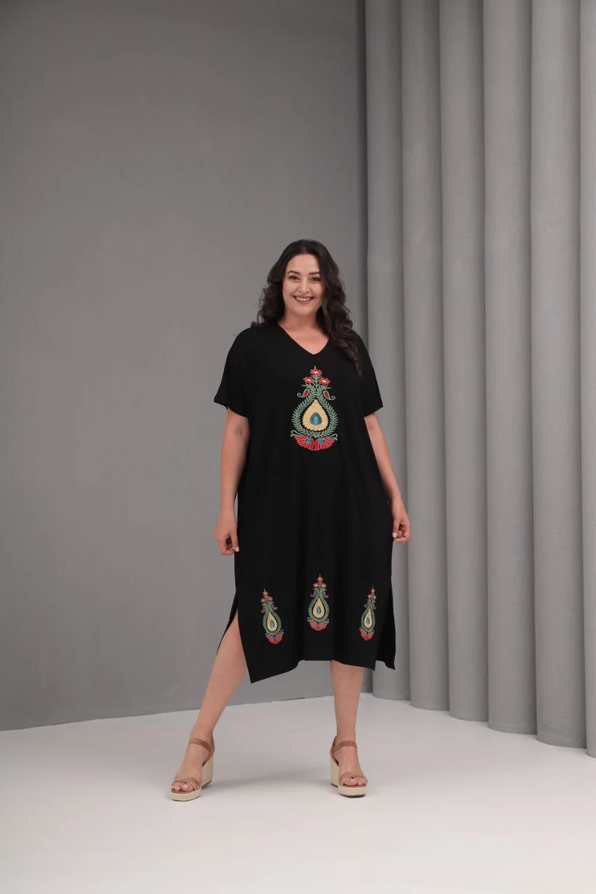 Büyük Beden Nakış İşleme Detaylı Elbise