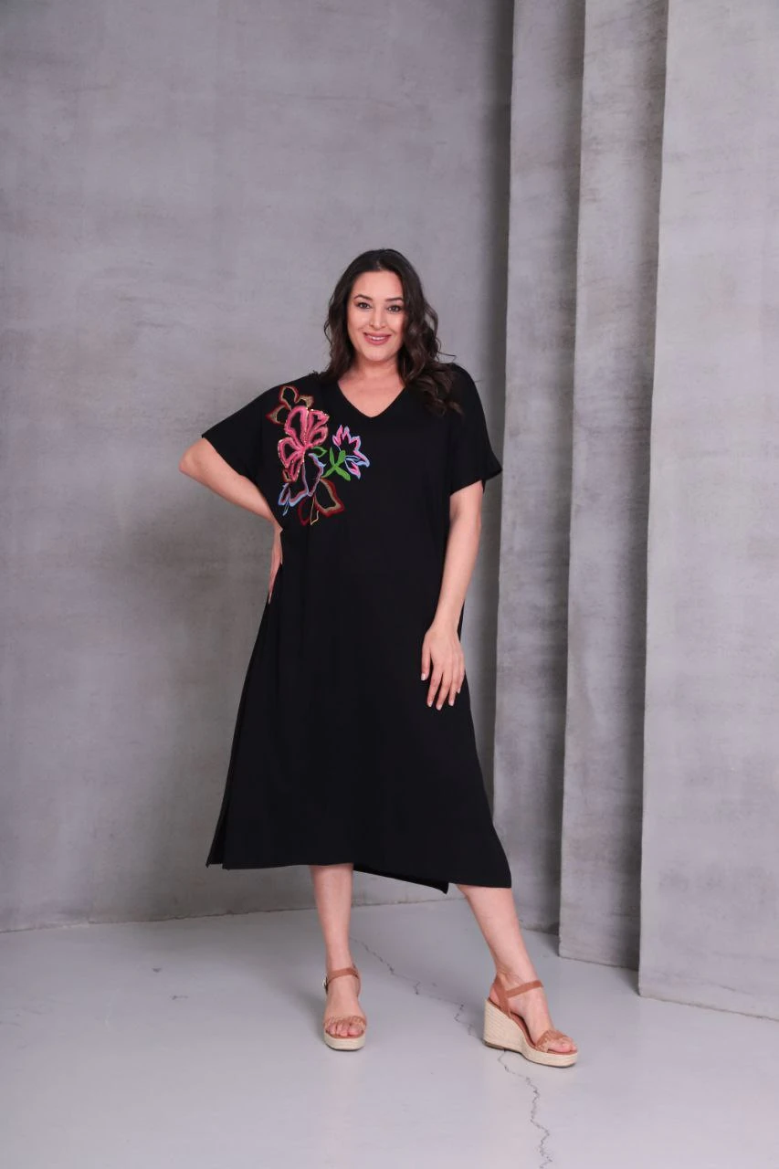 Büyük Beden Nakış ve Pul Payet İşleme Detaylı Elbise