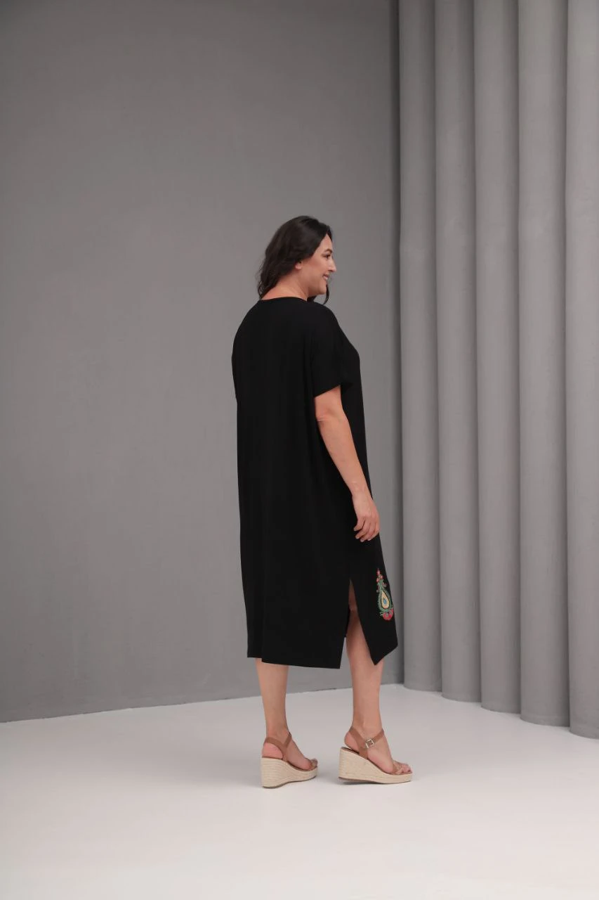 Büyük Beden Nakış İşleme Detaylı Elbise