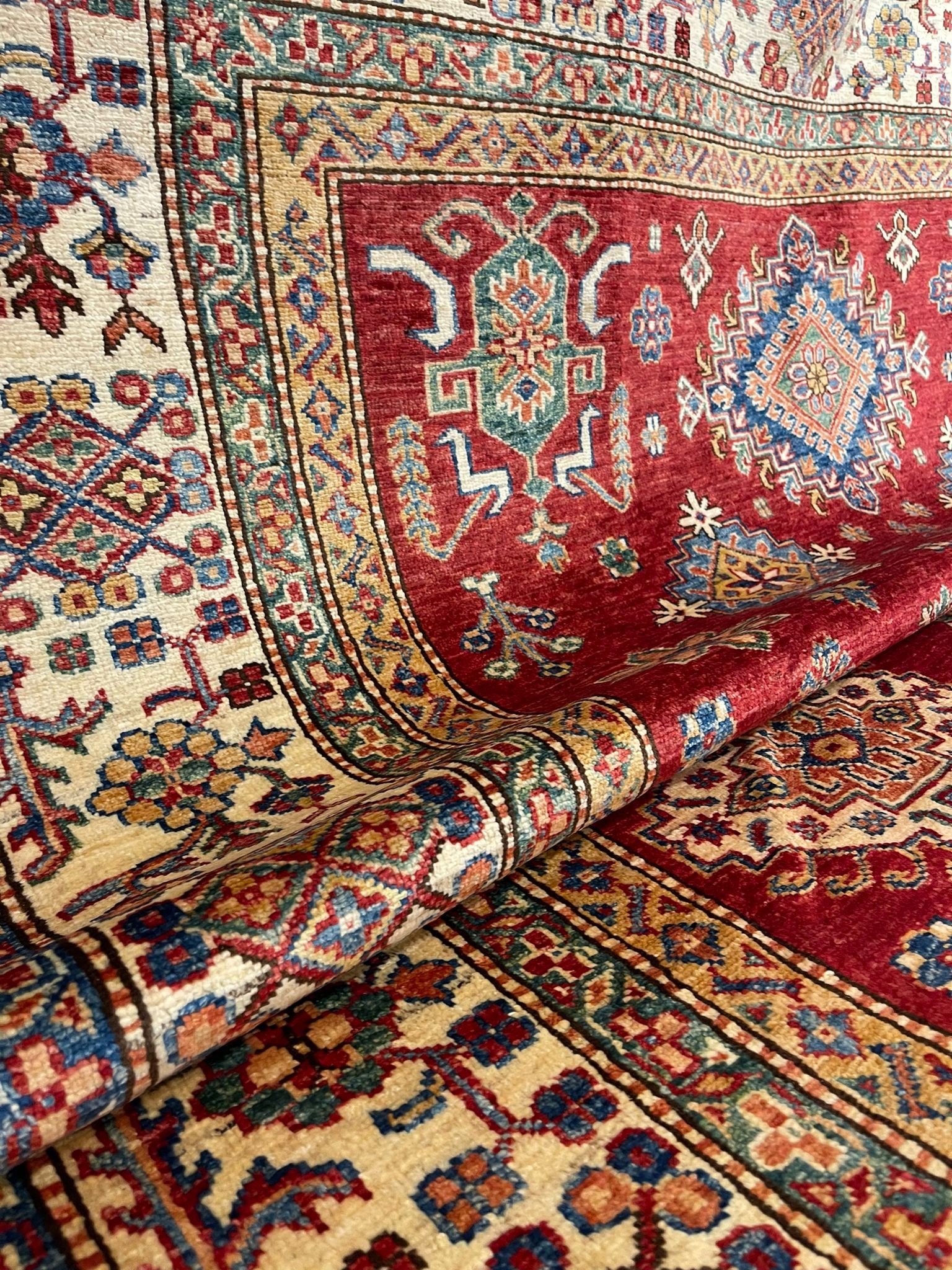 ŞİRVAN HALI  6.13 m2