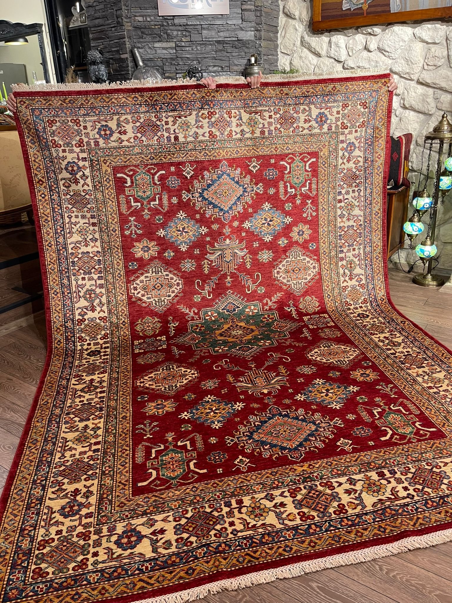 ŞİRVAN HALI  6.13 m2