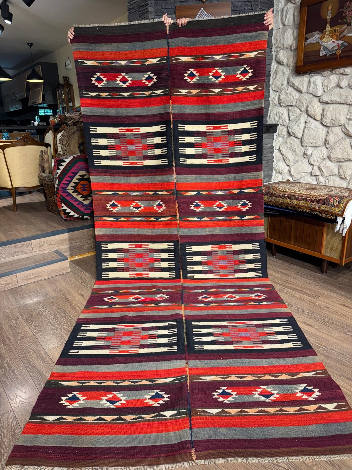 Hakkâri Herkî El Dokuma Kilimi