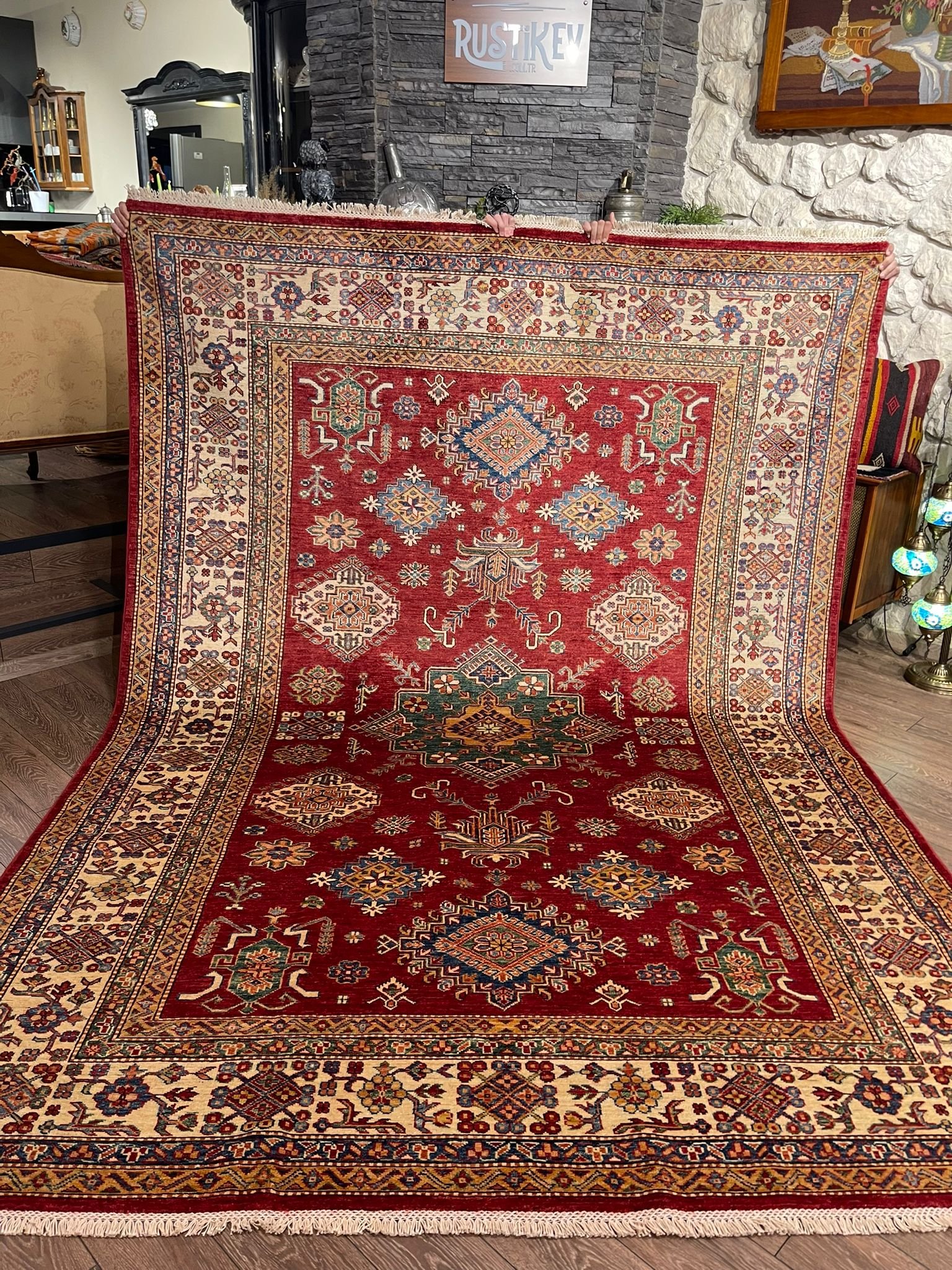 ŞİRVAN HALI  6.13 m2