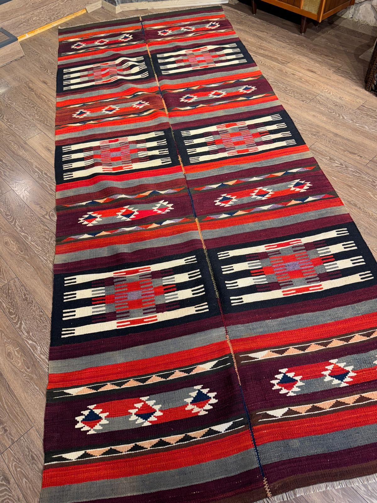 Hakkâri Herkî El Dokuma Kilimi