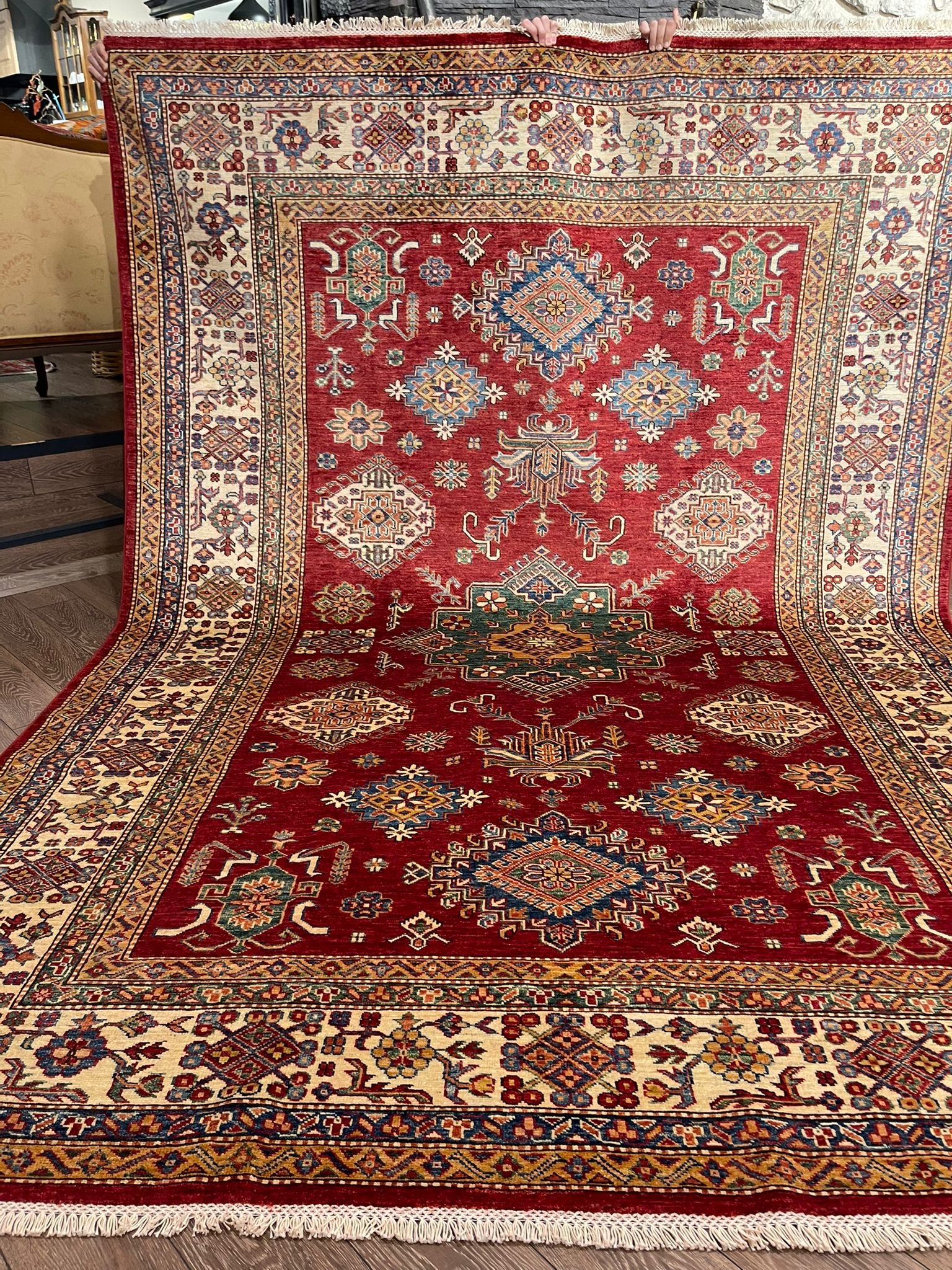ŞİRVAN HALI  6.13 m2