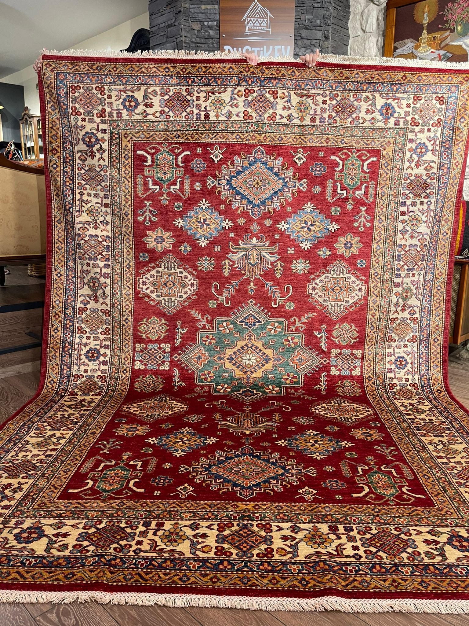 ŞİRVAN HALI  6.13 m2