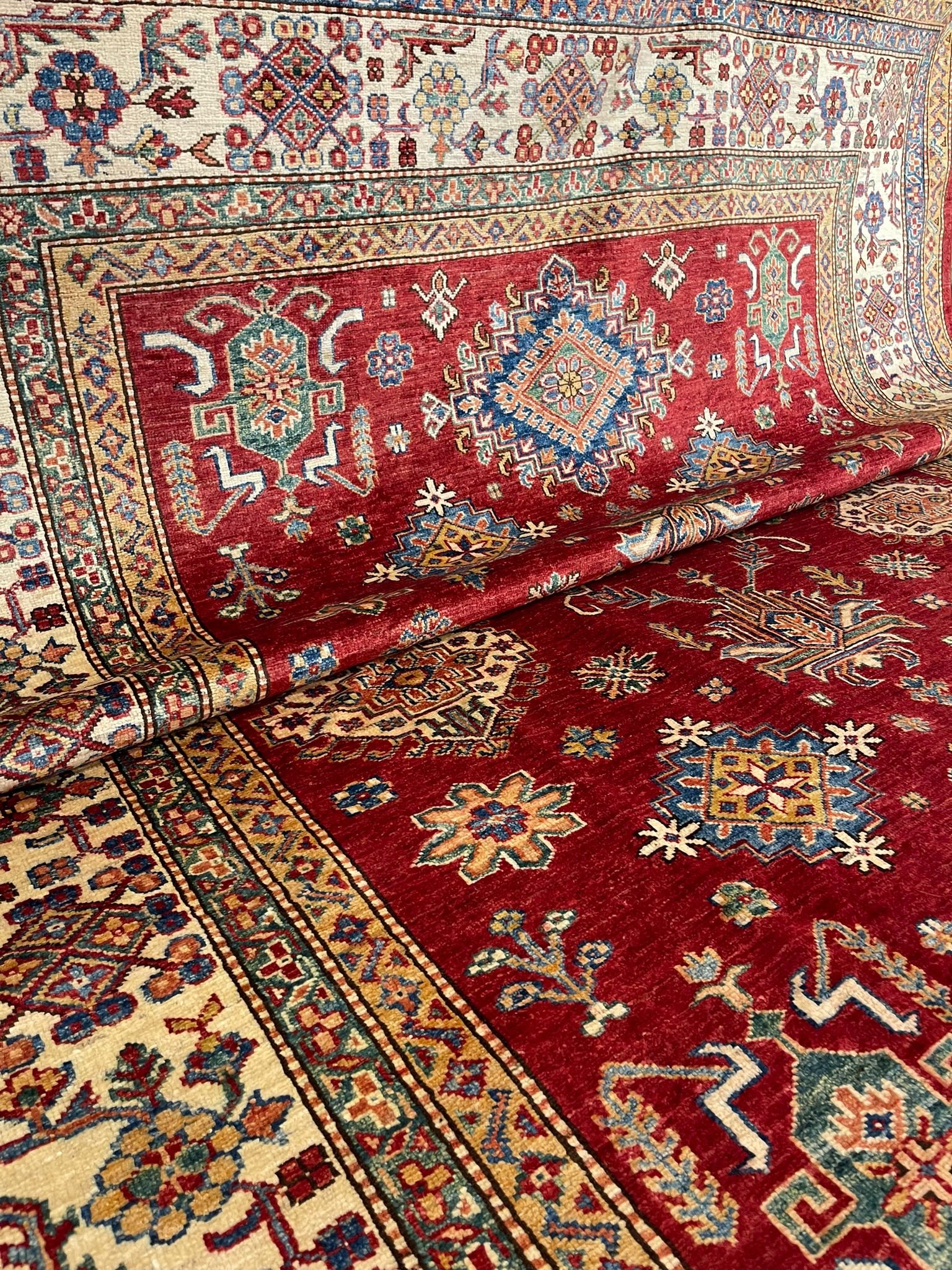 ŞİRVAN HALI  6.13 m2