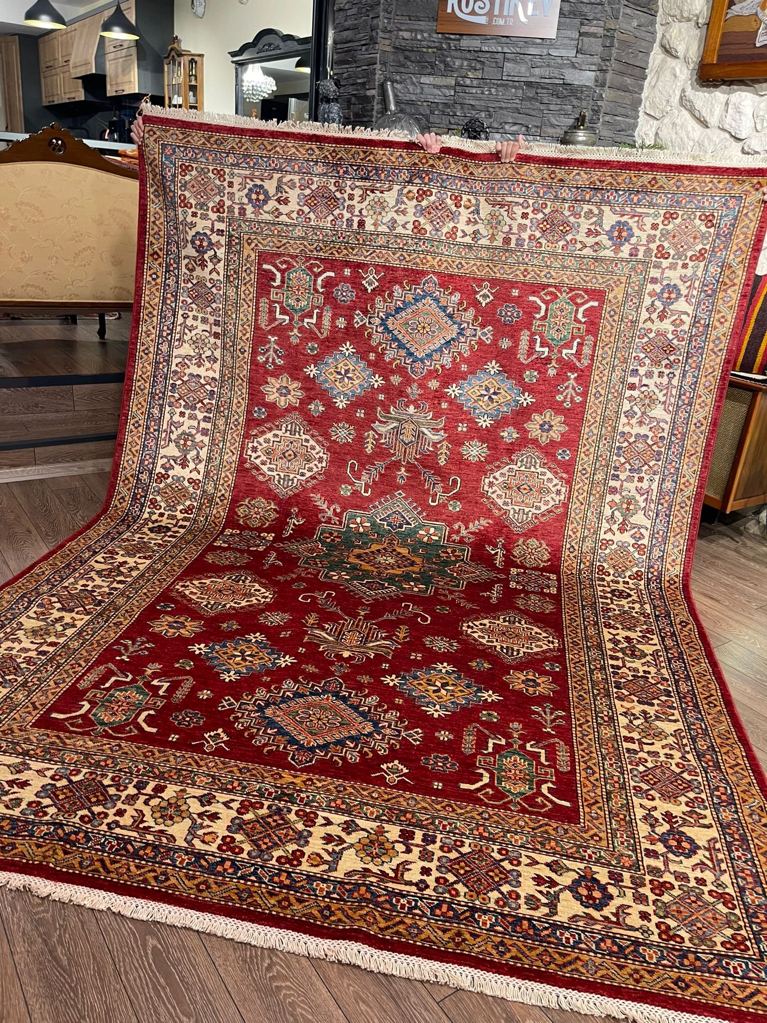ŞİRVAN HALI  6.13 m2