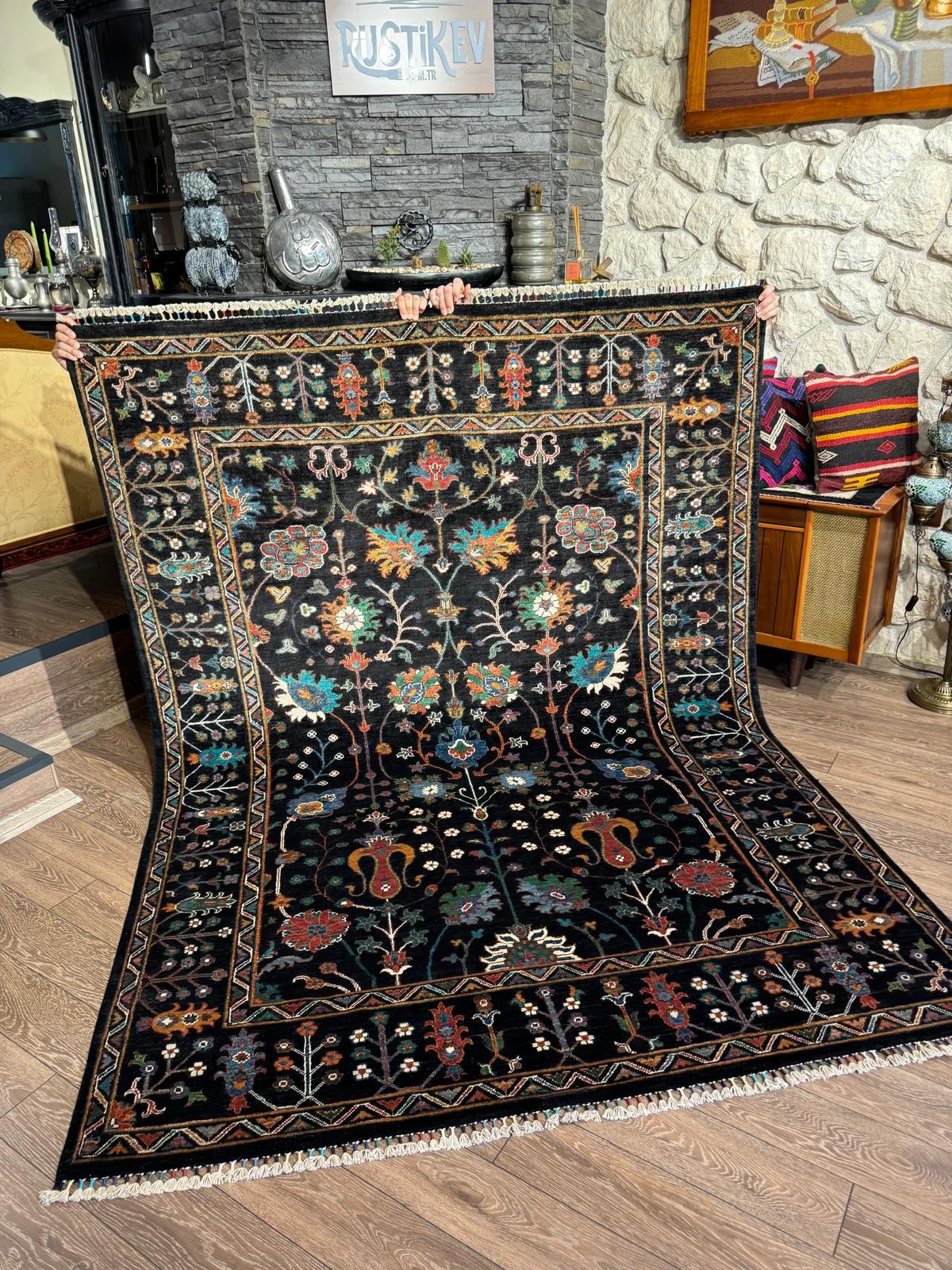 SUZANİ HALI (4.38 m2)