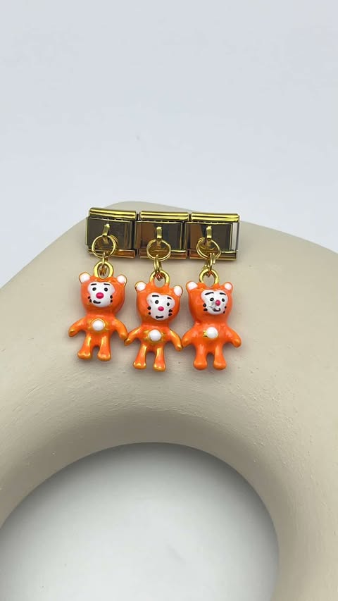 nomi charm