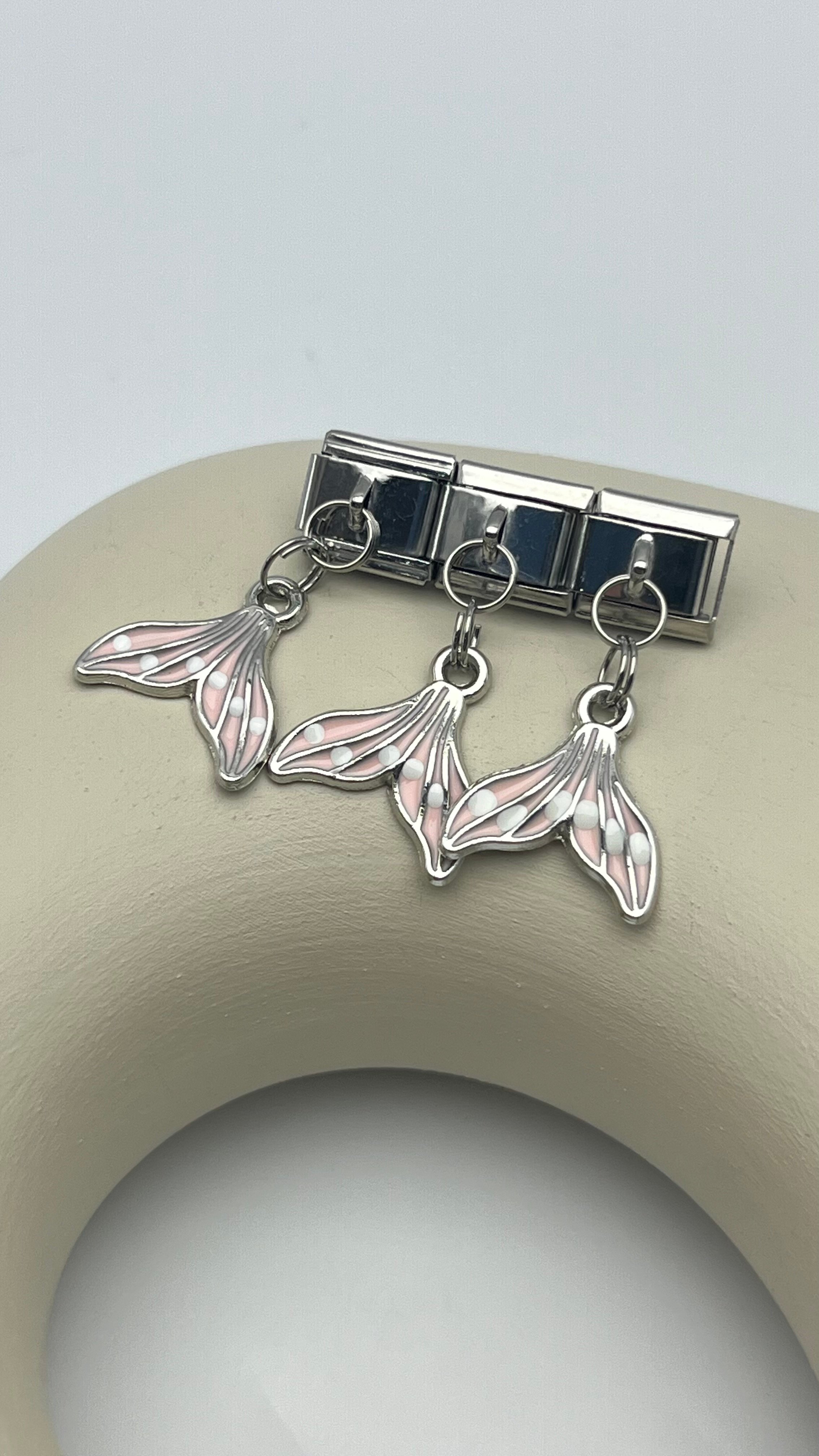 nomi charm