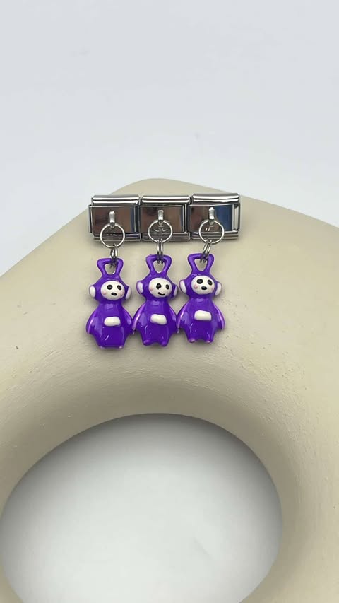 nomi charm