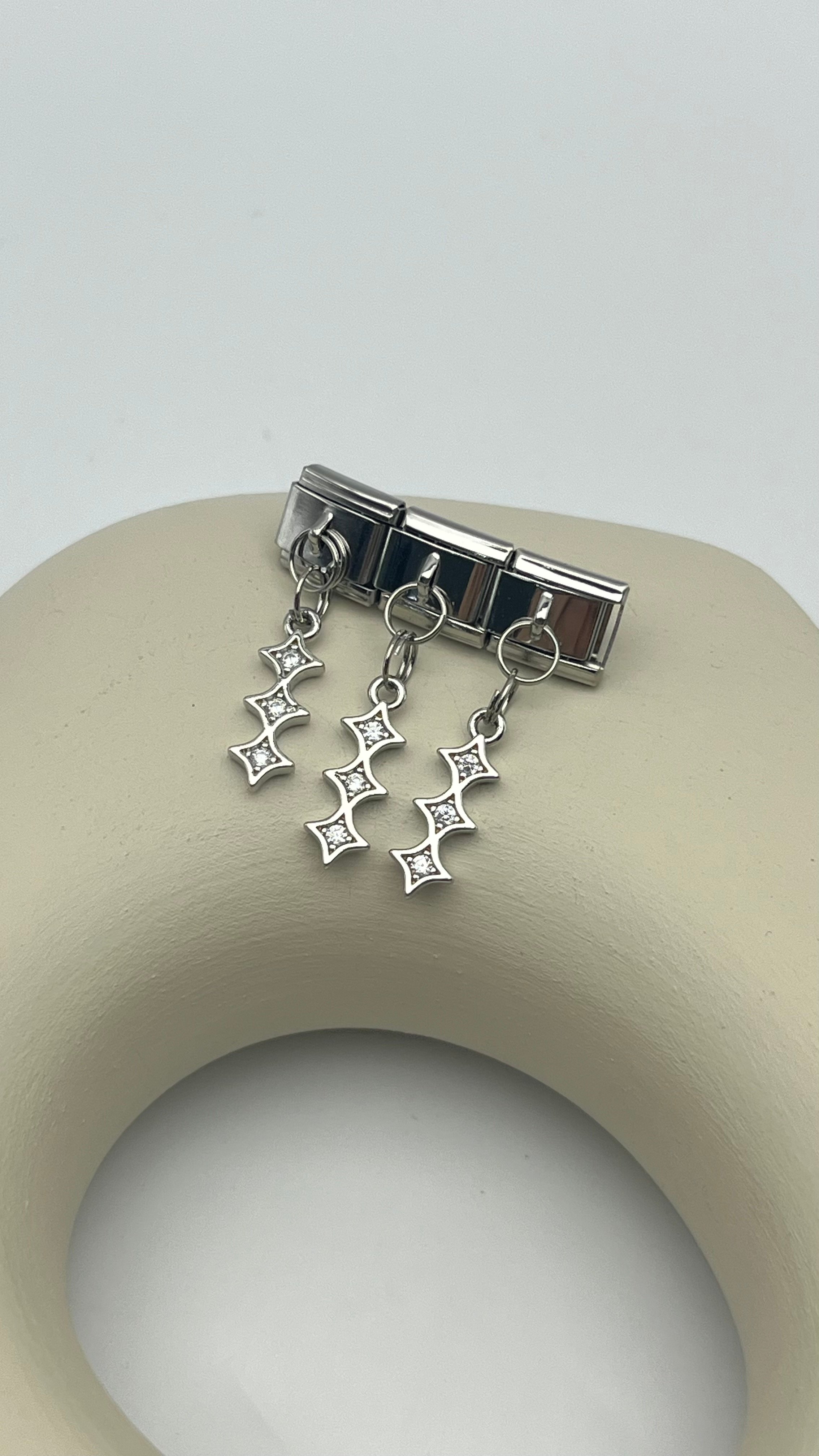 nomi charm