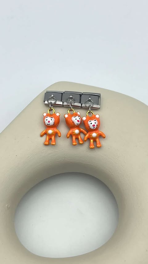 nomi charm