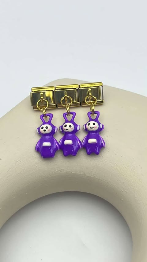 nomi charm