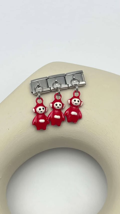 nomi charm