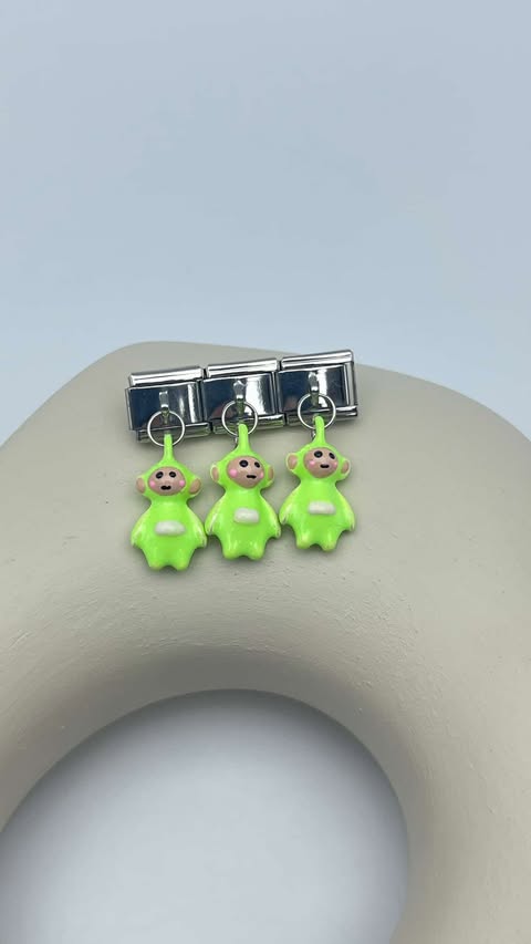 nomi charm
