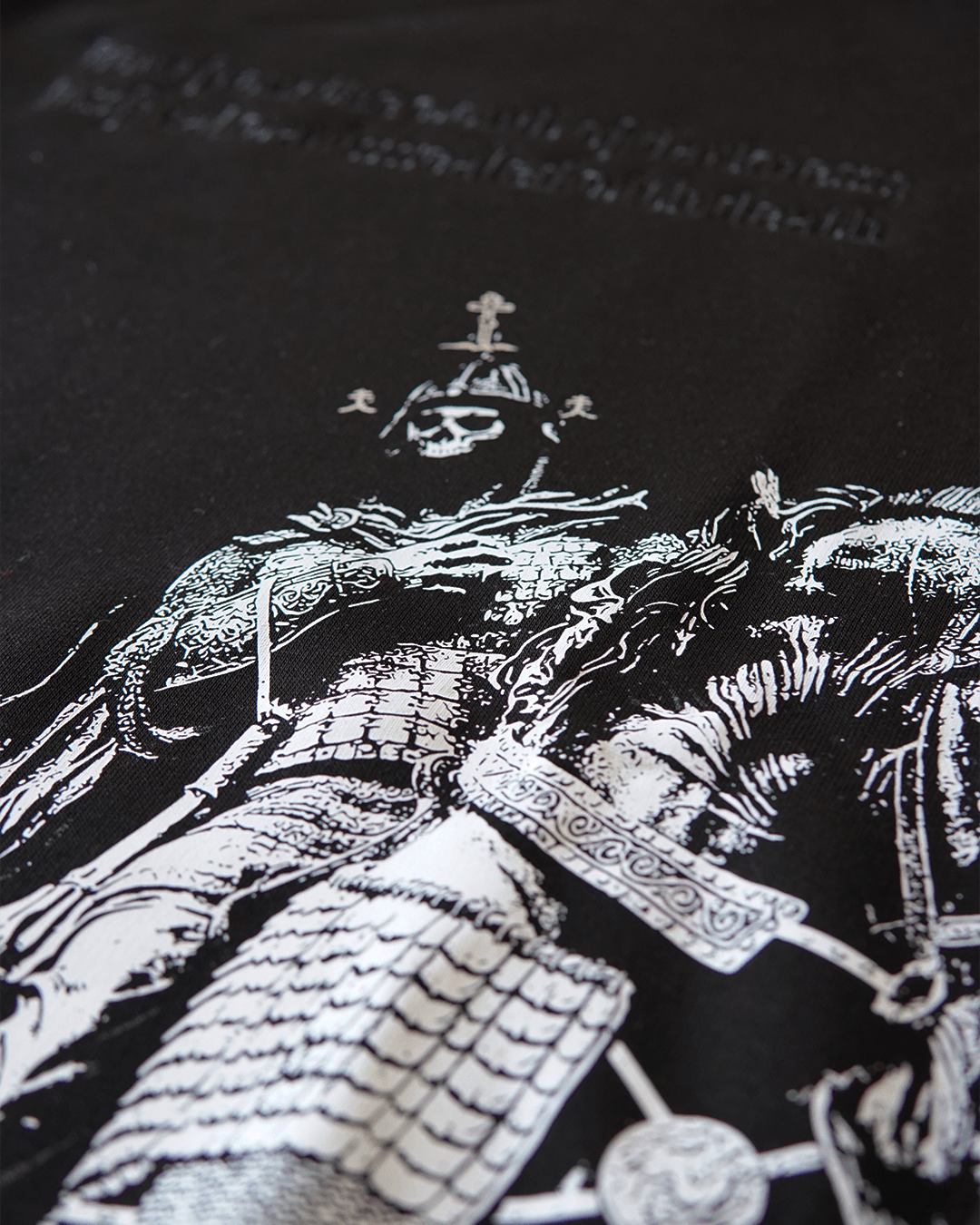 Born from the womb of darkness;  his final war is sealed with death  Ön Nakış& Baskılı Warrior Series    (Unisex Sweatshirt)