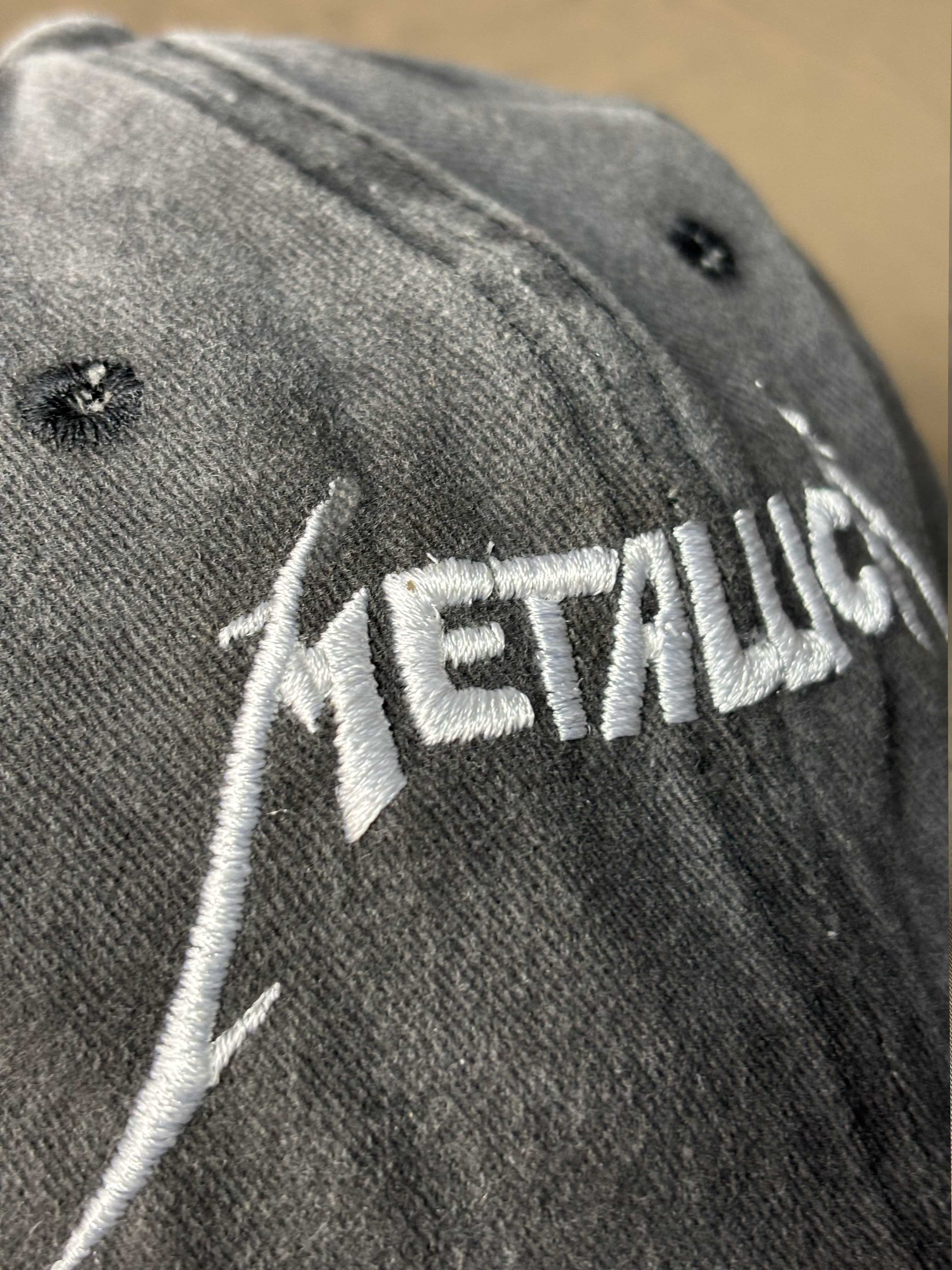 Metallica Logo Nakışlı  (Eskitme Gri Şapka)