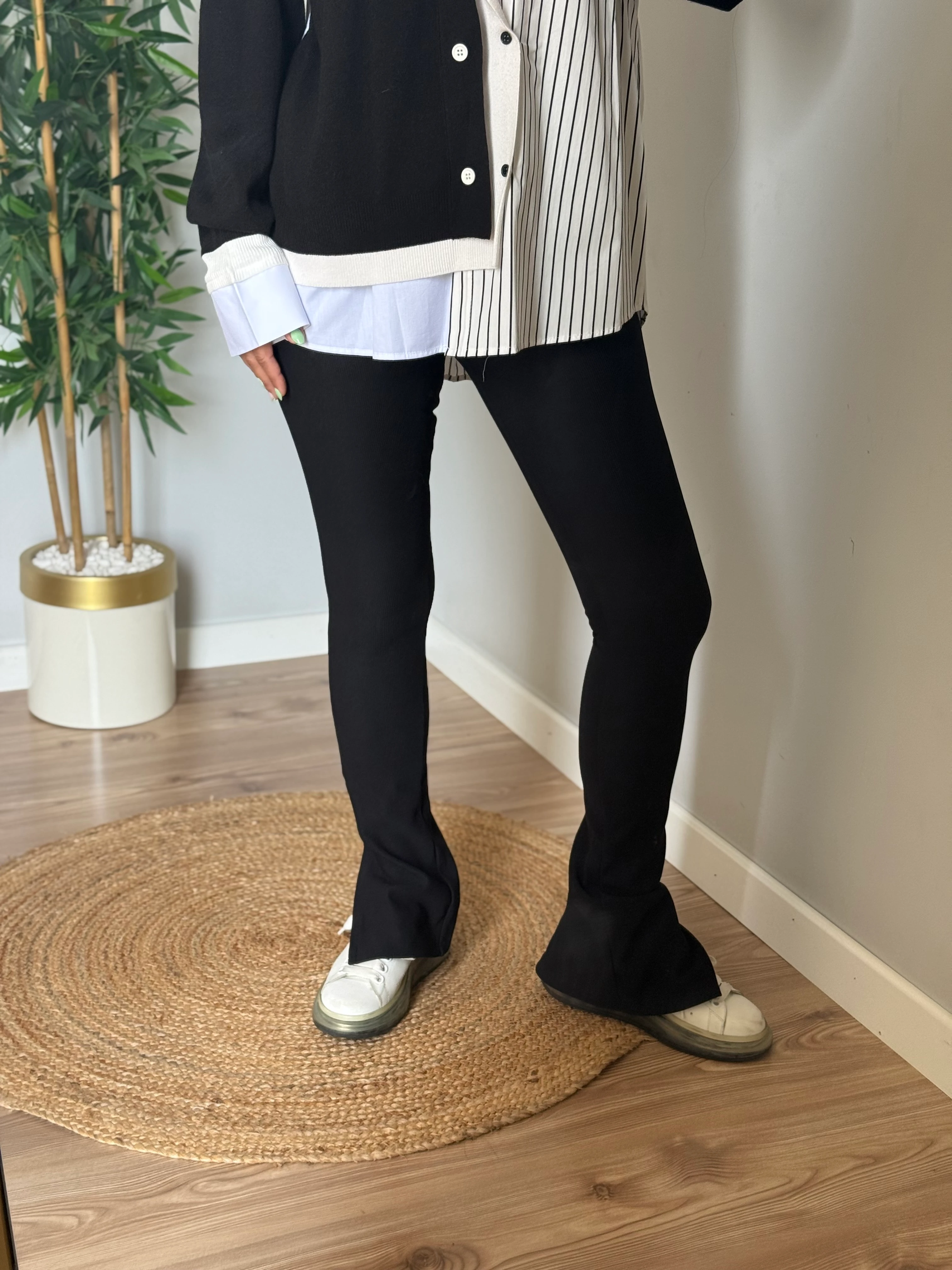 Yırtmaç Detaylı Sıkı Tayt