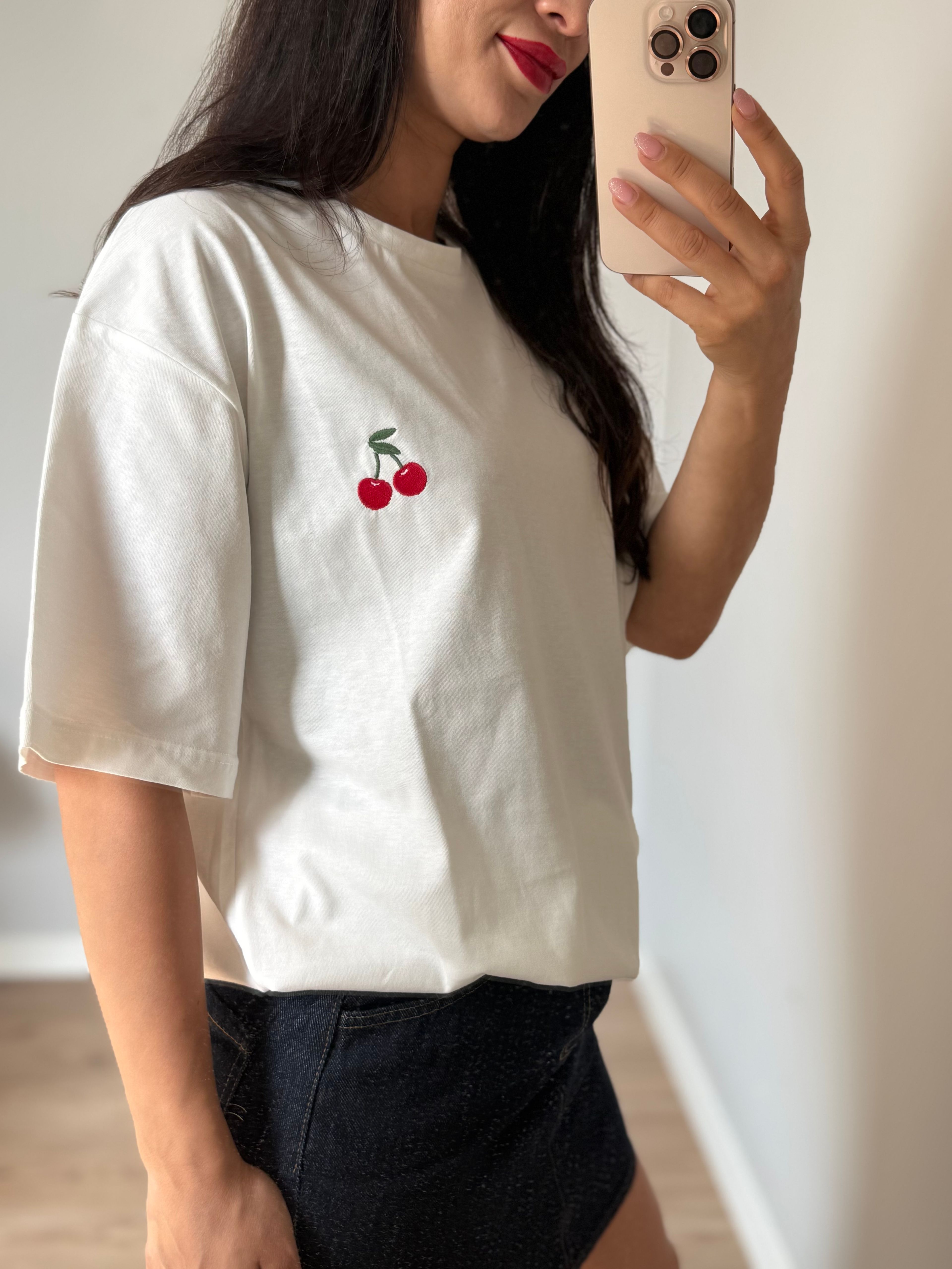 Kiraz İşlemeli Oversize Tişört