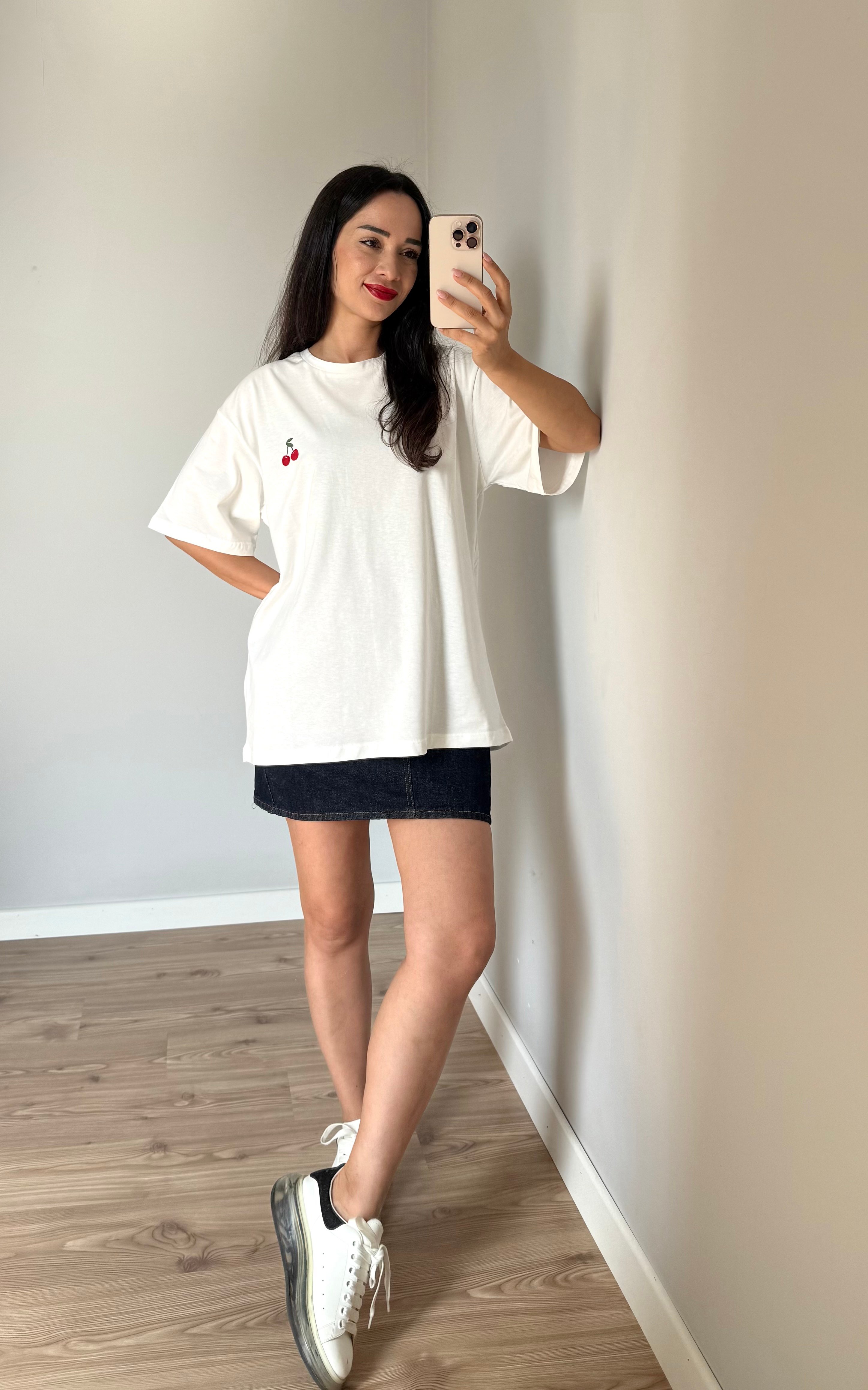 Kiraz İşlemeli Oversize Tişört